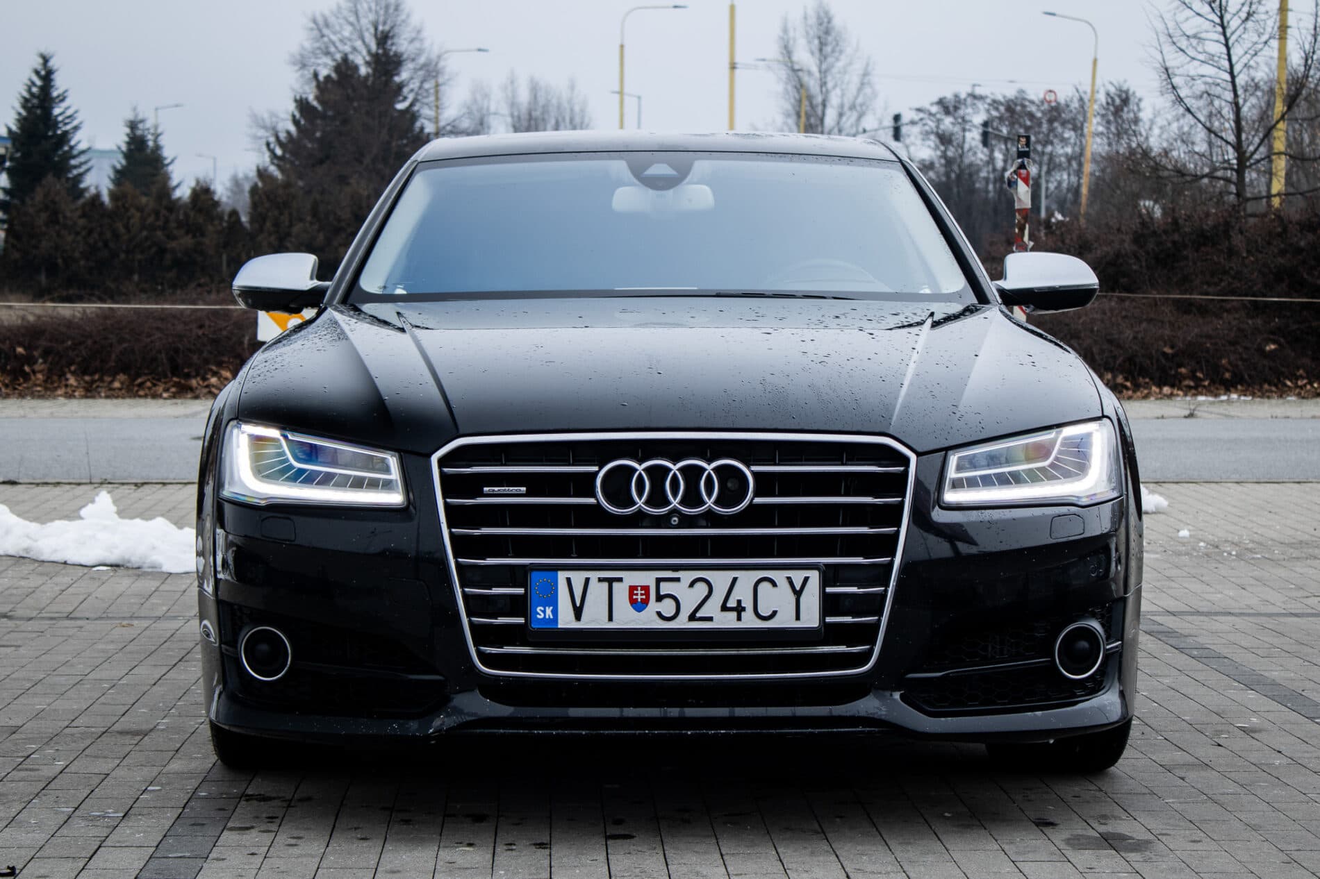 2016 AUDI A8, čierna sedan, 186 825 km