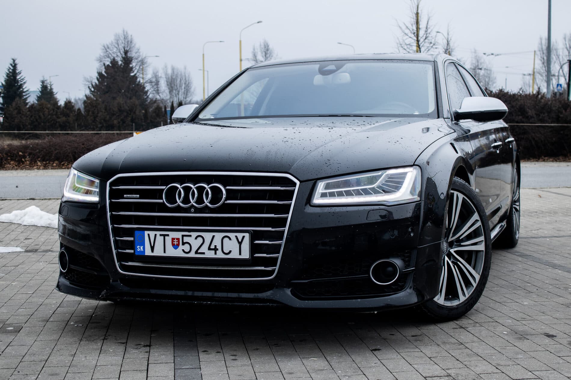 2016 AUDI A8, čierna sedan, 186 825 km
