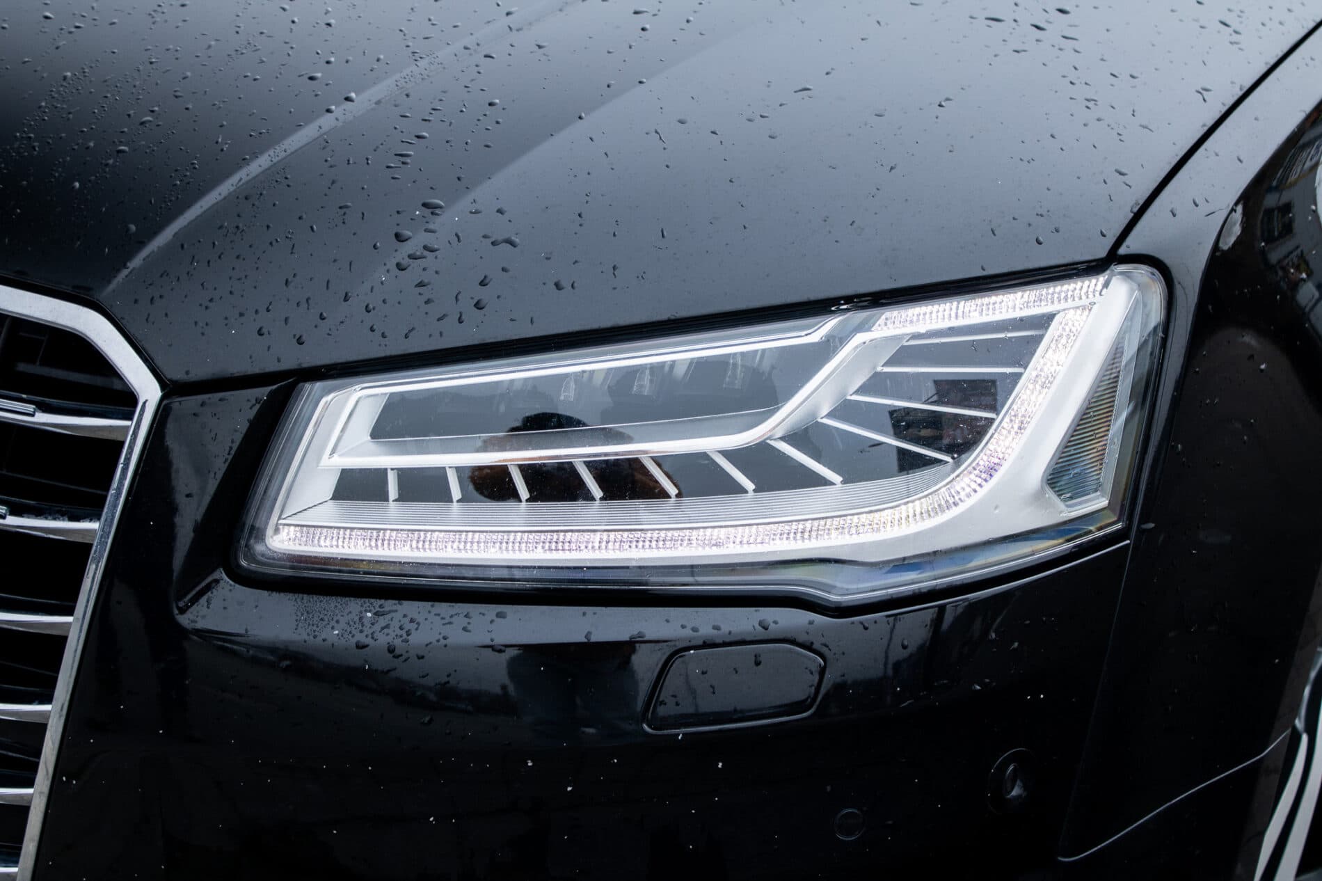2016 AUDI A8, čierna sedan, 186 825 km