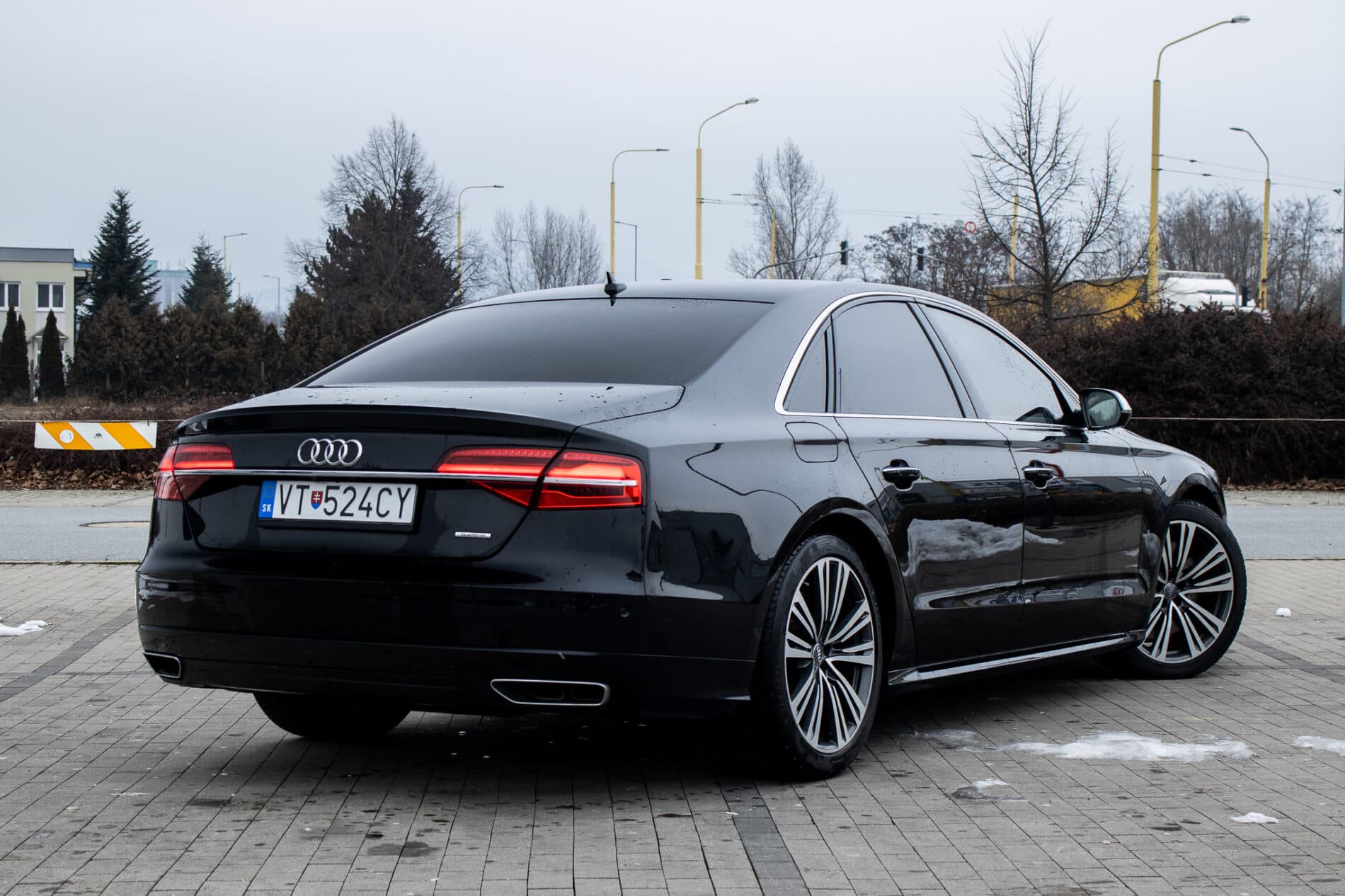 2016 AUDI A8, čierna sedan, 186 825 km