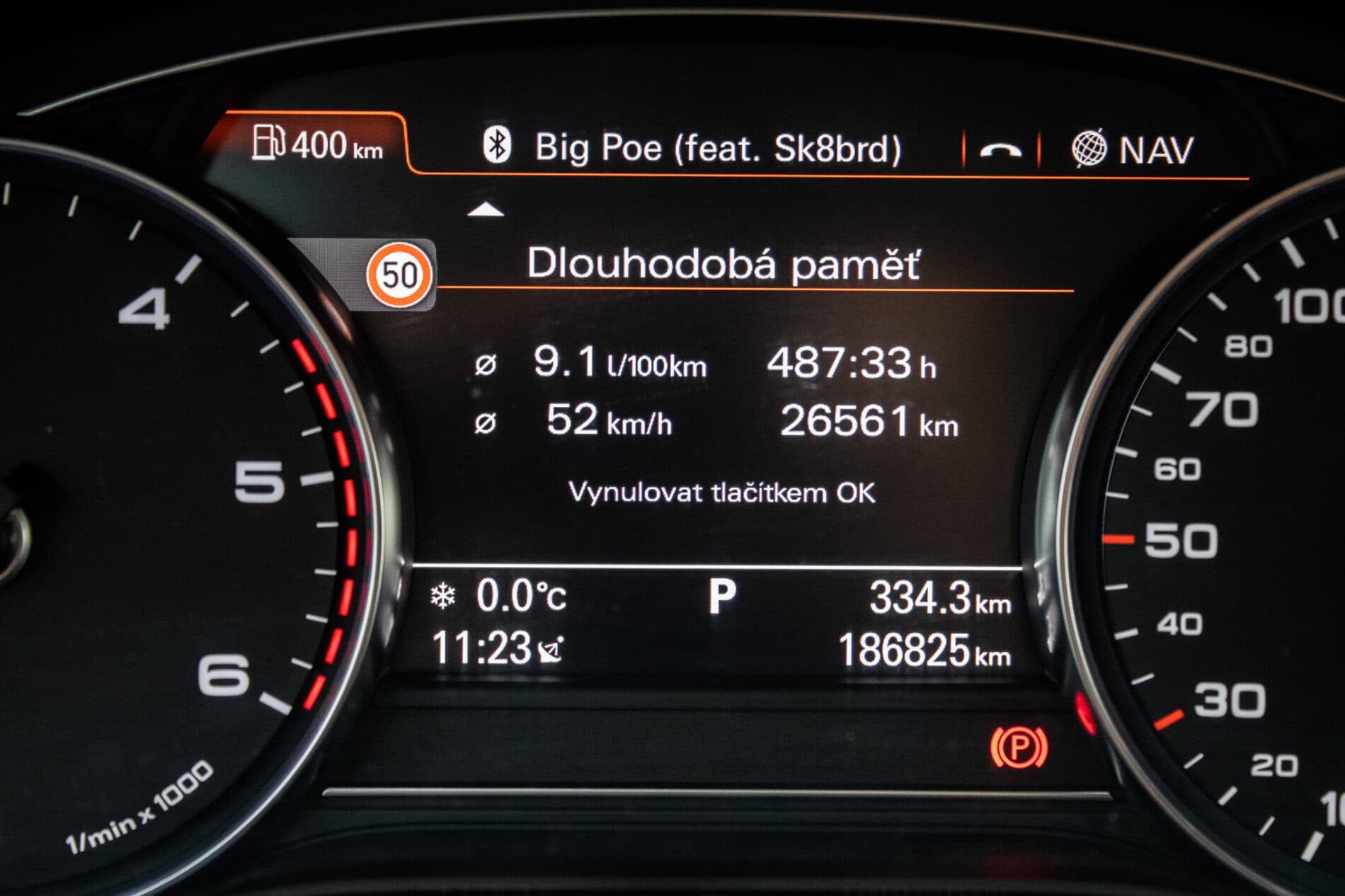 2016 AUDI A8, čierna sedan, 186 825 km