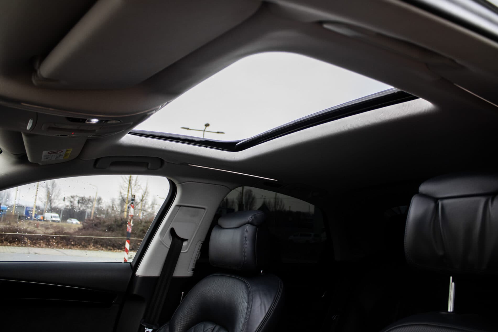 2016 AUDI A8, čierna sedan, 186 825 km