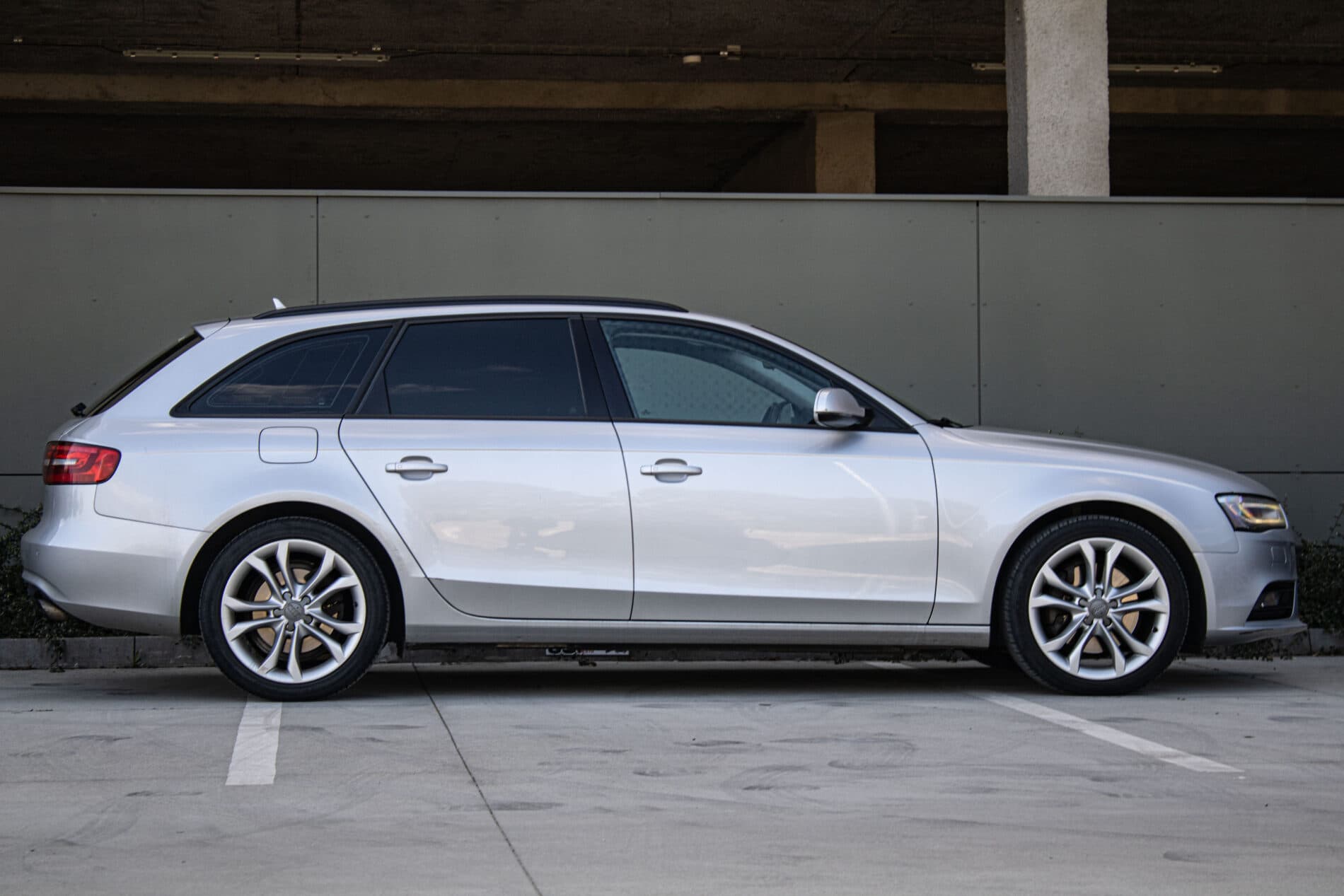 2012 AUDI A4, strieborná kombi, 191 100 km