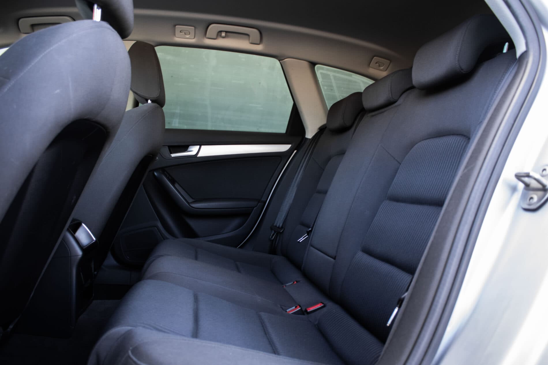 2012 AUDI A4, strieborná kombi, 191 100 km