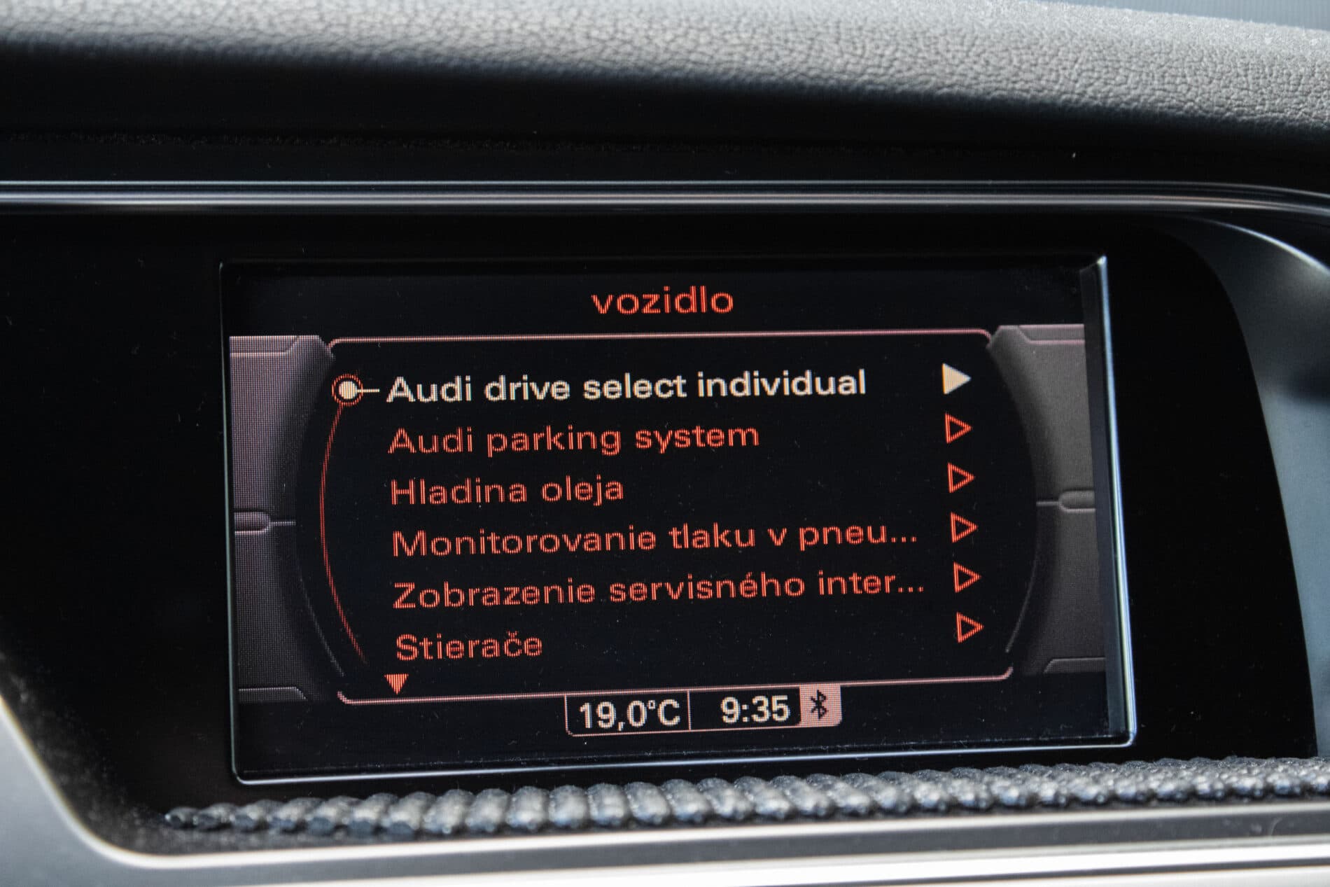 2012 AUDI A4, strieborná kombi, 191 100 km