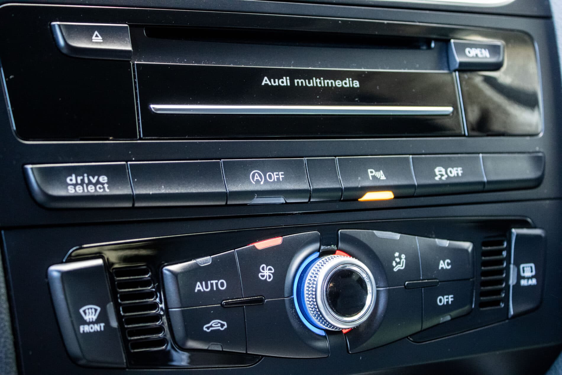 2012 AUDI A4, strieborná kombi, 191 100 km