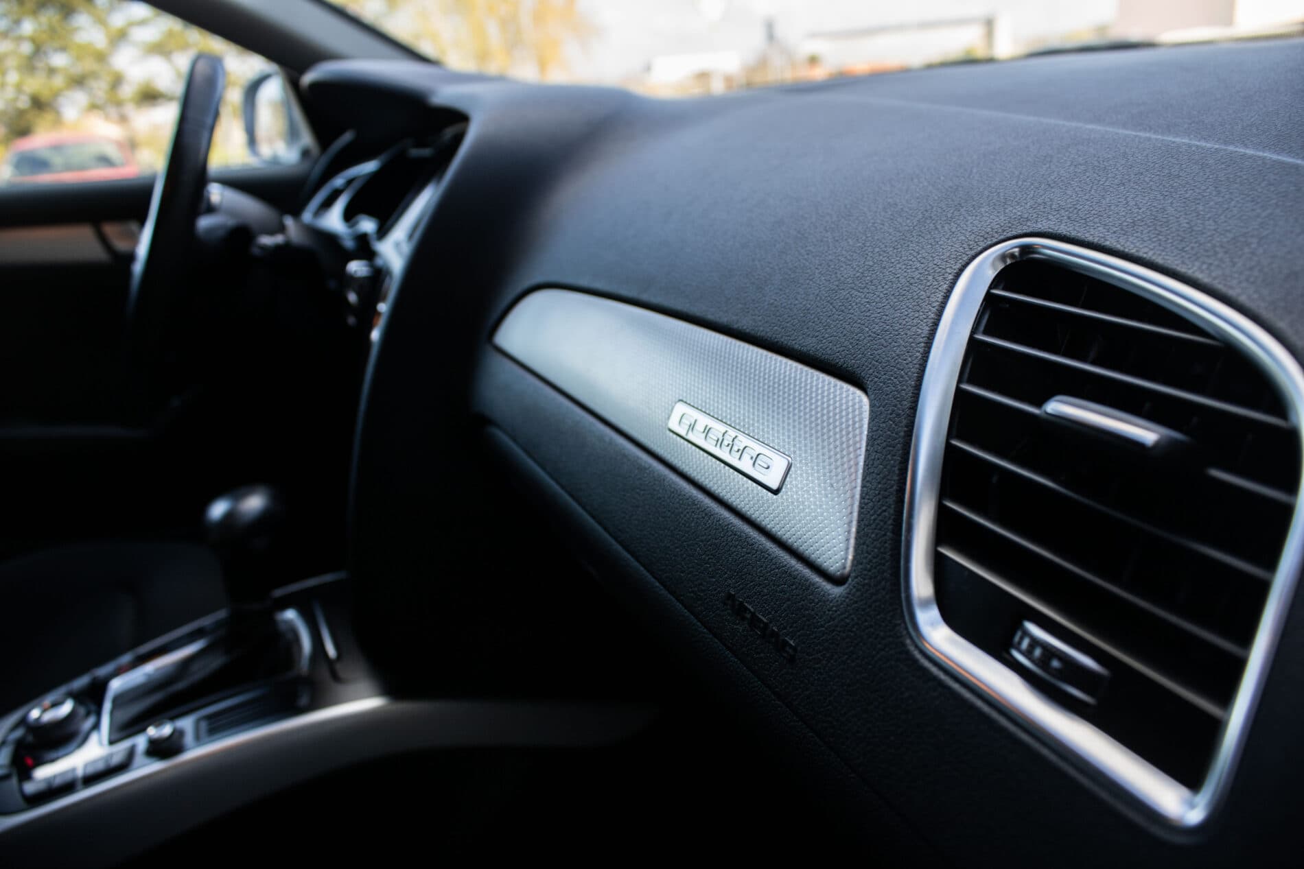 2012 AUDI A4, strieborná kombi, 191 100 km