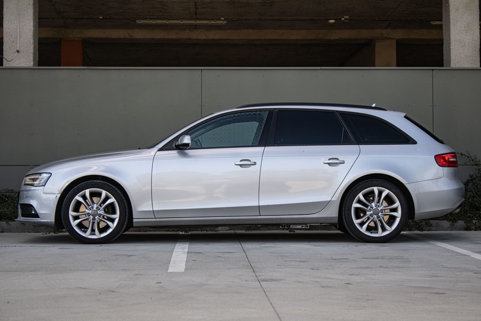 2012 AUDI A4, strieborná kombi, 191 100 km