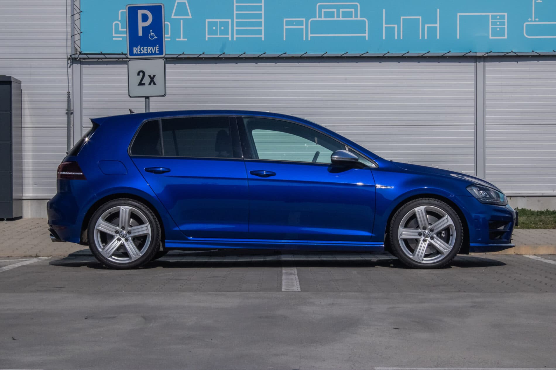 2015 Volkswagen Golf R, modrá hatchback, 136 476 km