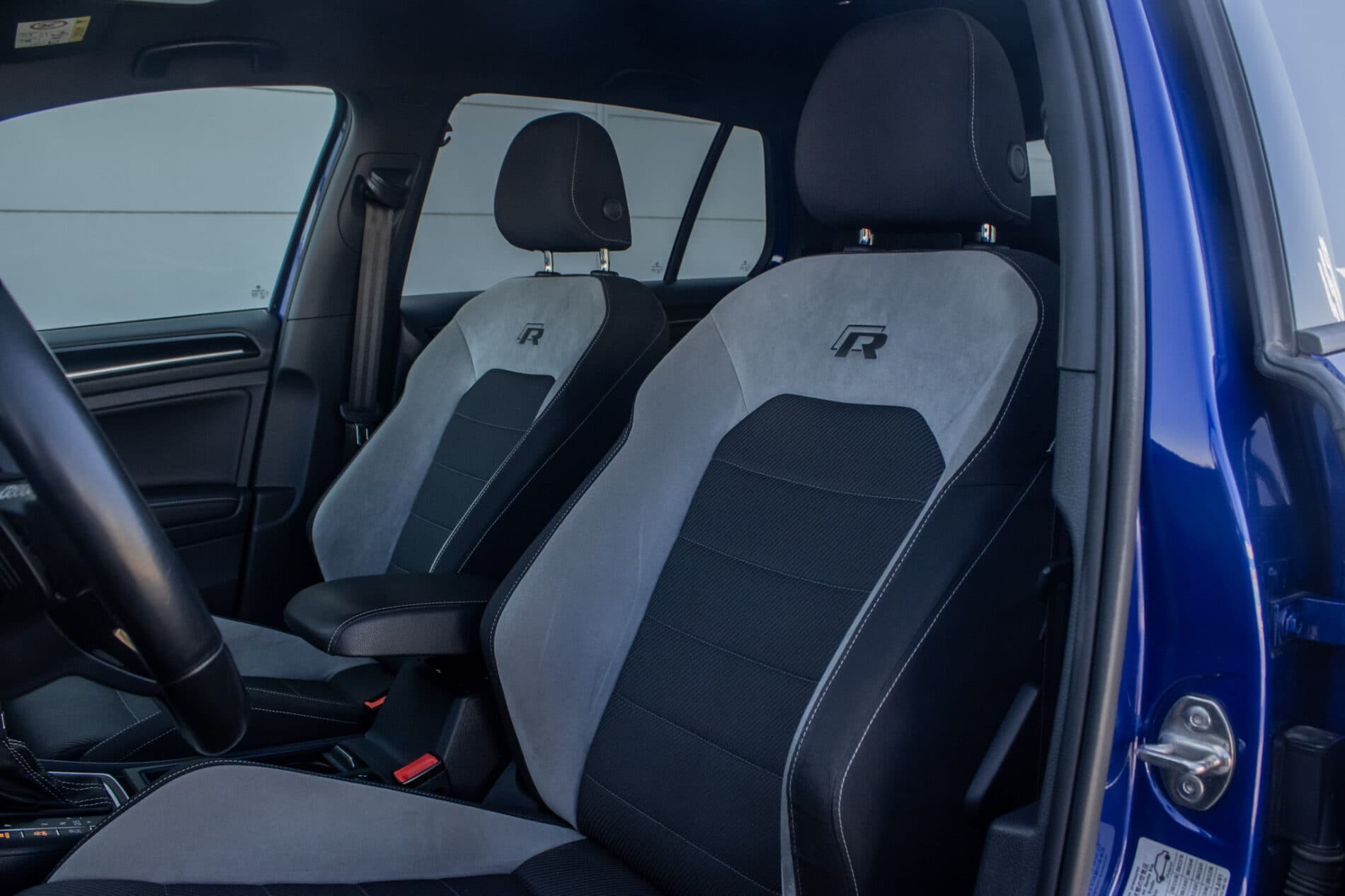 2015 Volkswagen Golf R, modrá hatchback, 136 476 km
