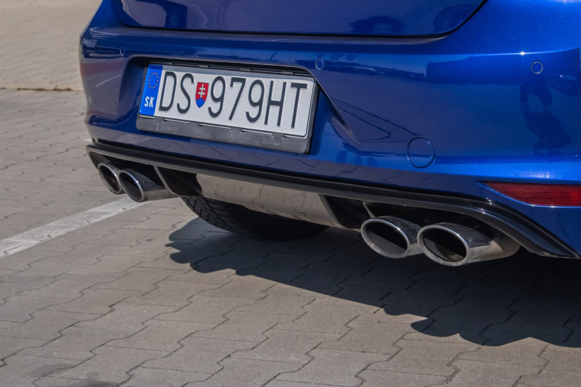 2015 Volkswagen Golf R, modrá hatchback, 136 476 km