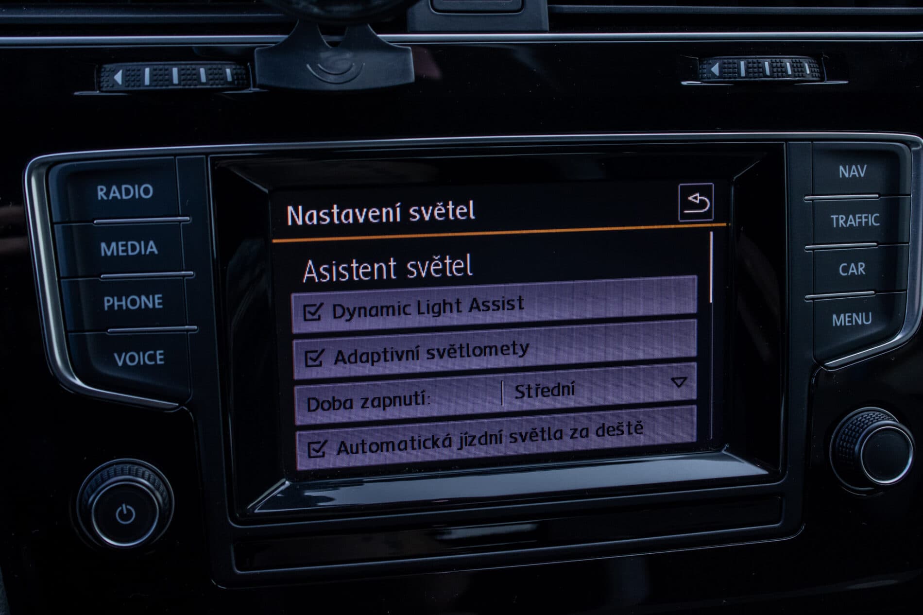 2015 Volkswagen Golf R, modrá hatchback, 136 476 km