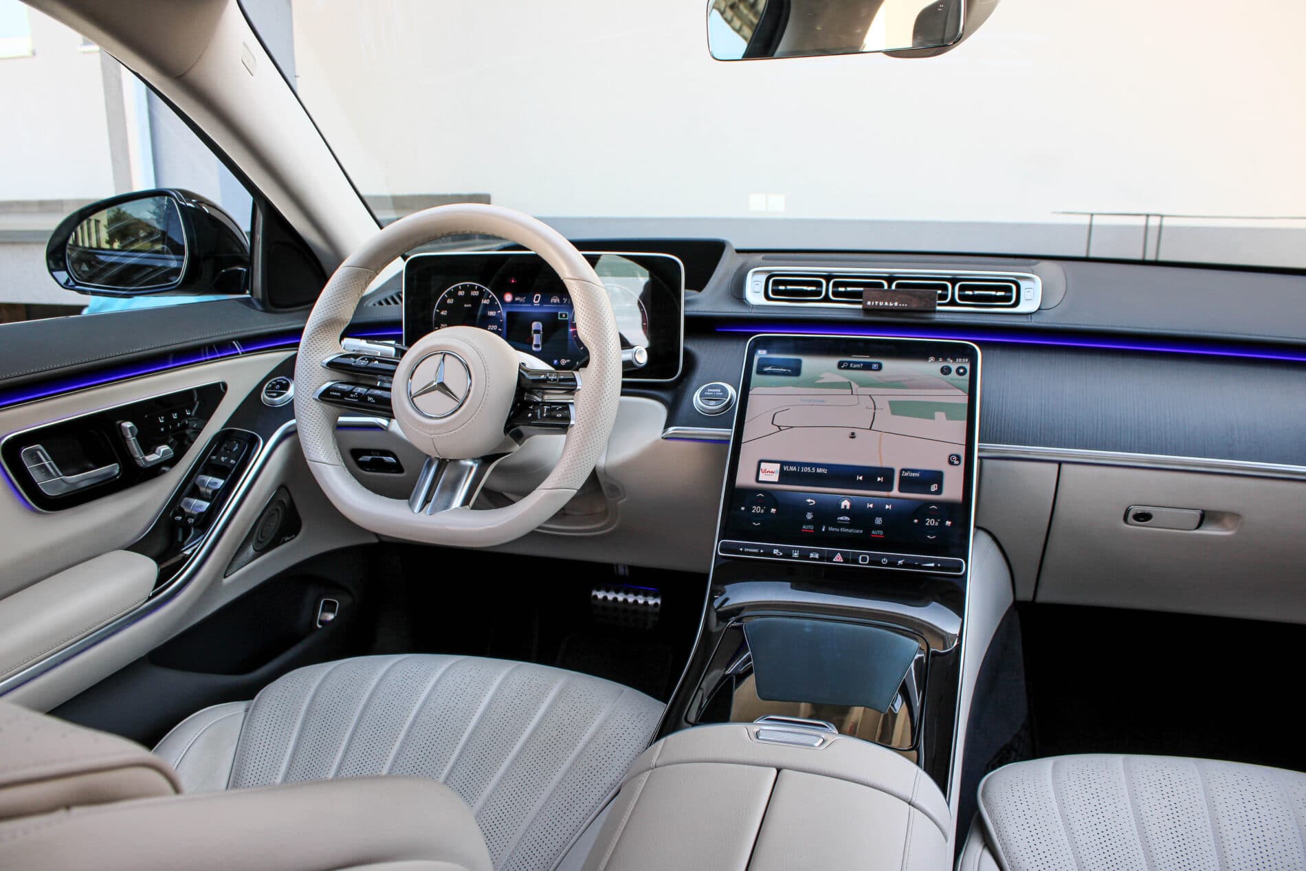 2021 Mercedes-Benz S 400d, čierna sedan, 82 099 km