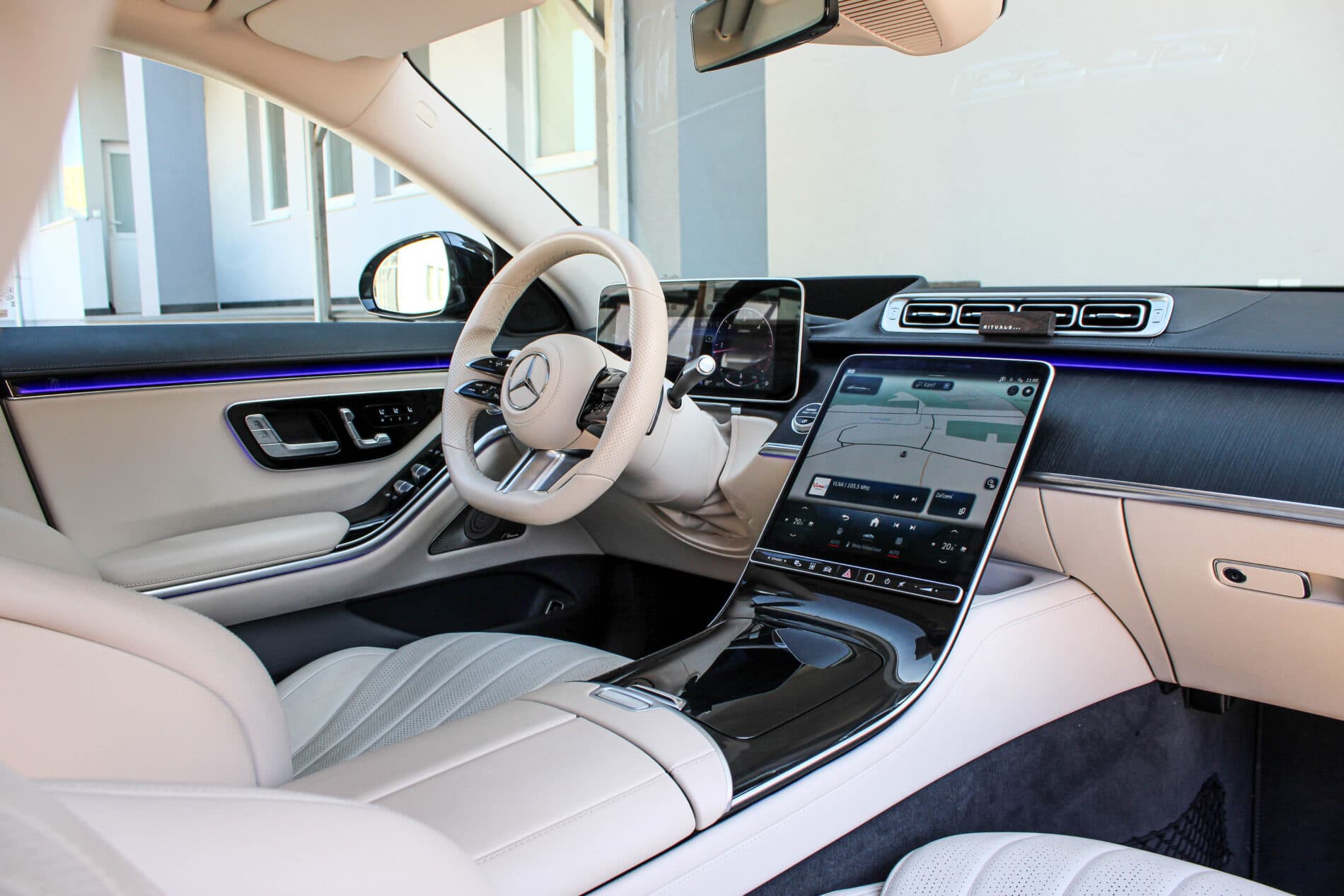 2021 Mercedes-Benz S 400d, čierna sedan, 82 099 km