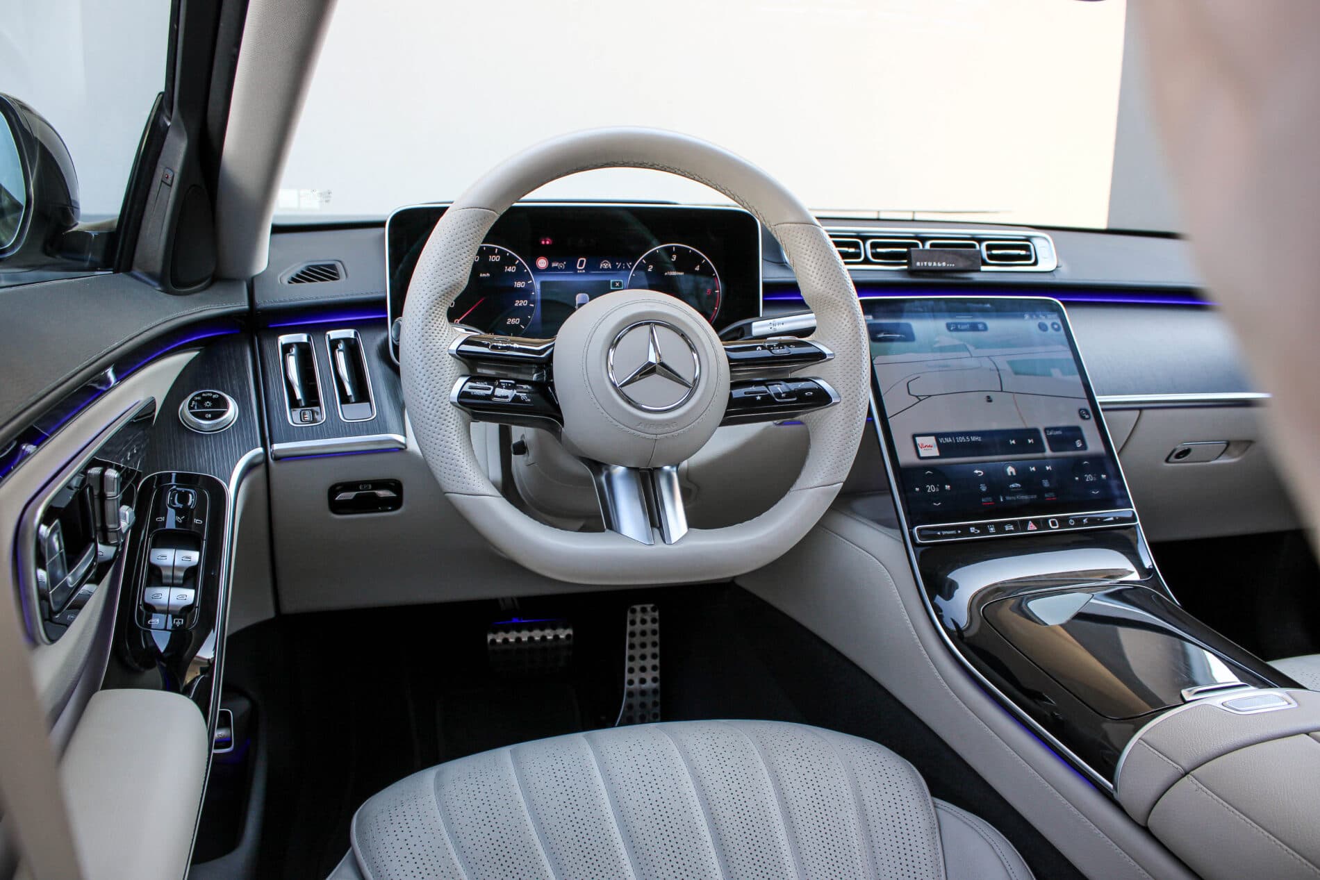 2021 Mercedes-Benz S 400d, čierna sedan, 82 099 km