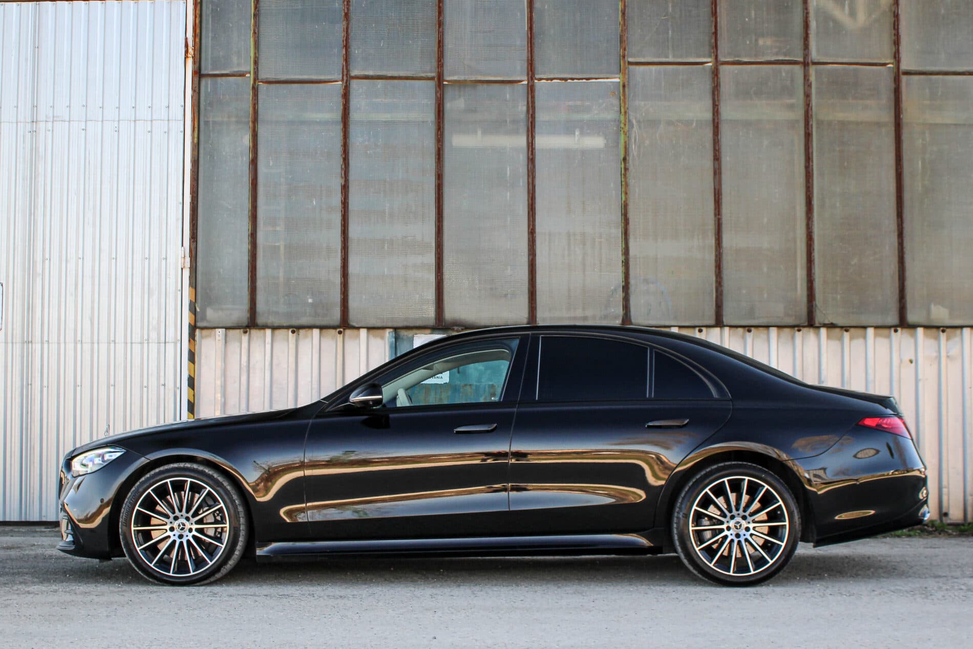 2021 Mercedes-Benz S 400d, čierna sedan, 82 099 km