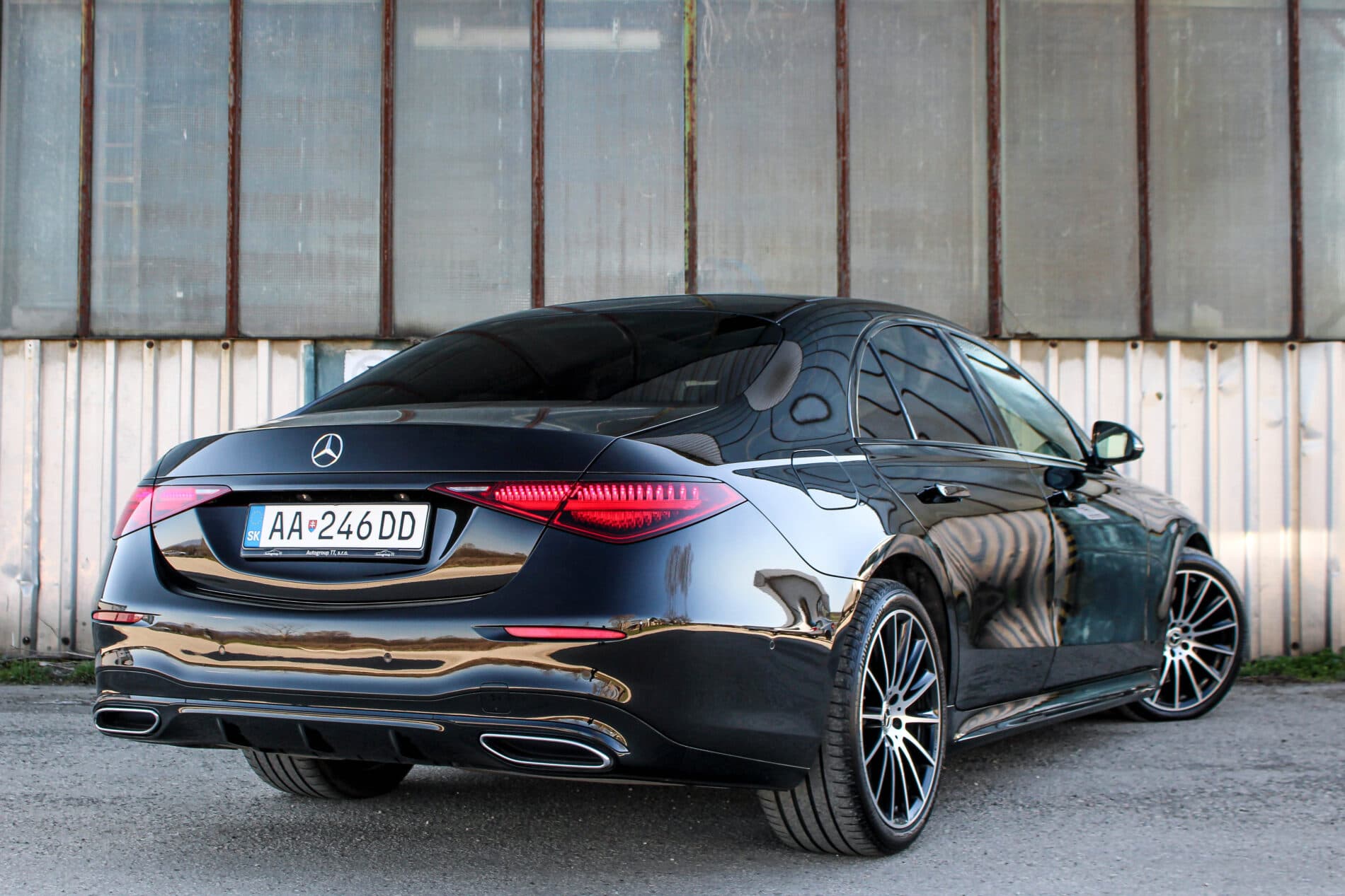 2021 Mercedes-Benz S 400d, čierna sedan, 82 099 km