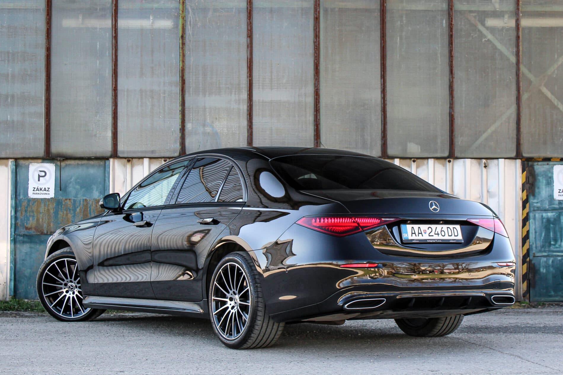 2021 Mercedes-Benz S 400d, čierna sedan, 82 099 km