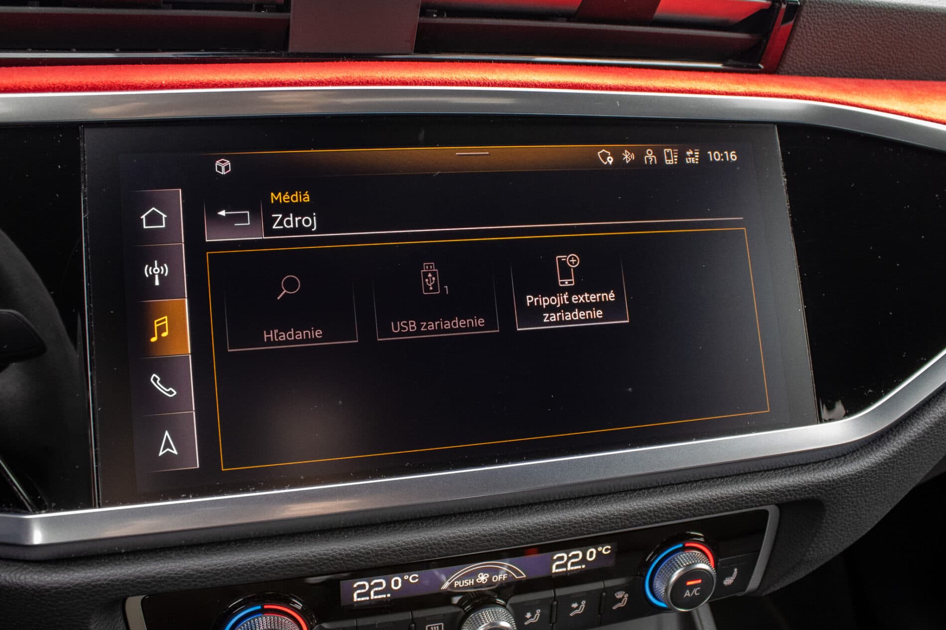 2022 AUDI RSQ3, červená suv, 26 664 km