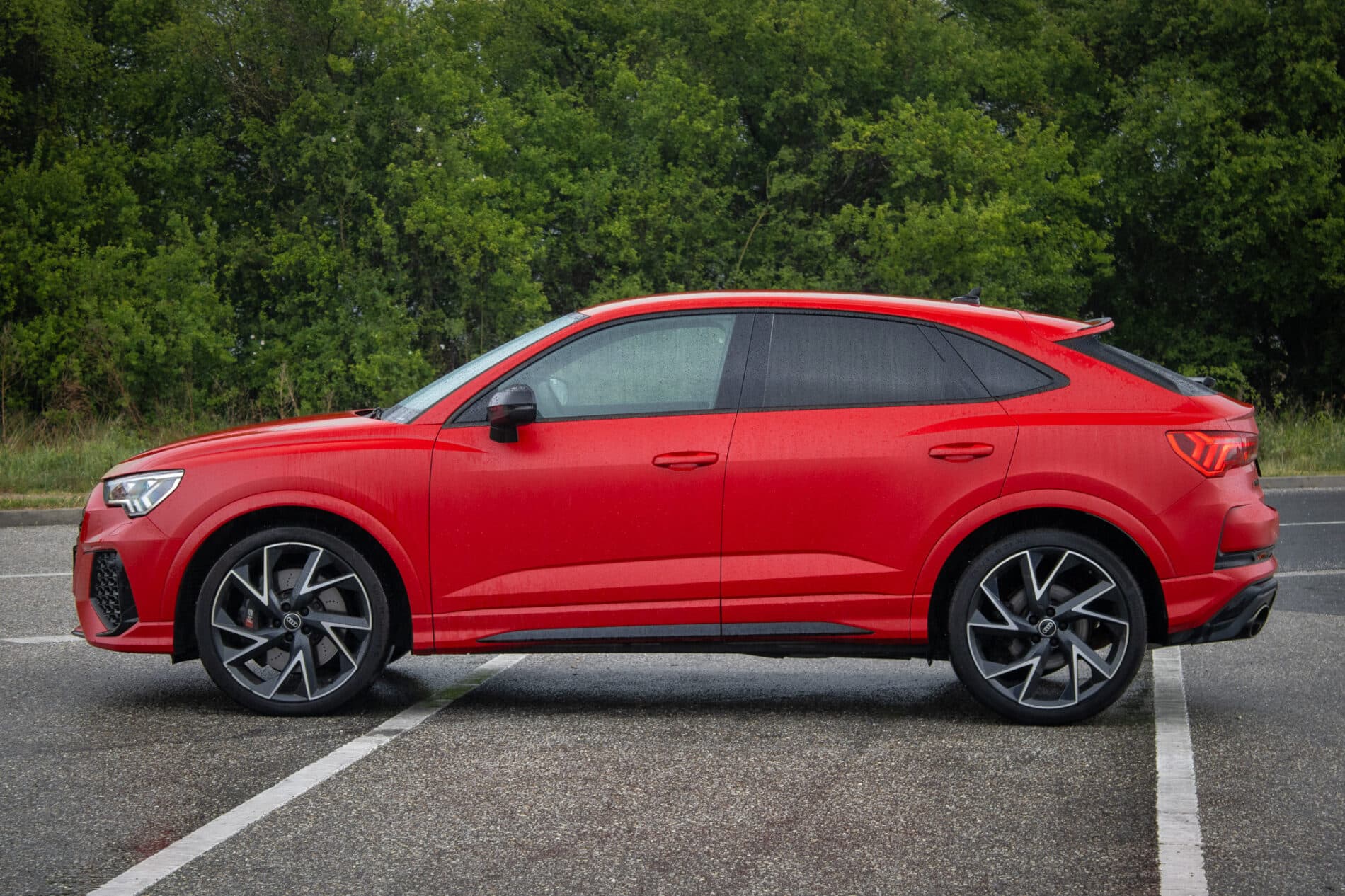 2022 AUDI RSQ3, červená suv, 26 664 km