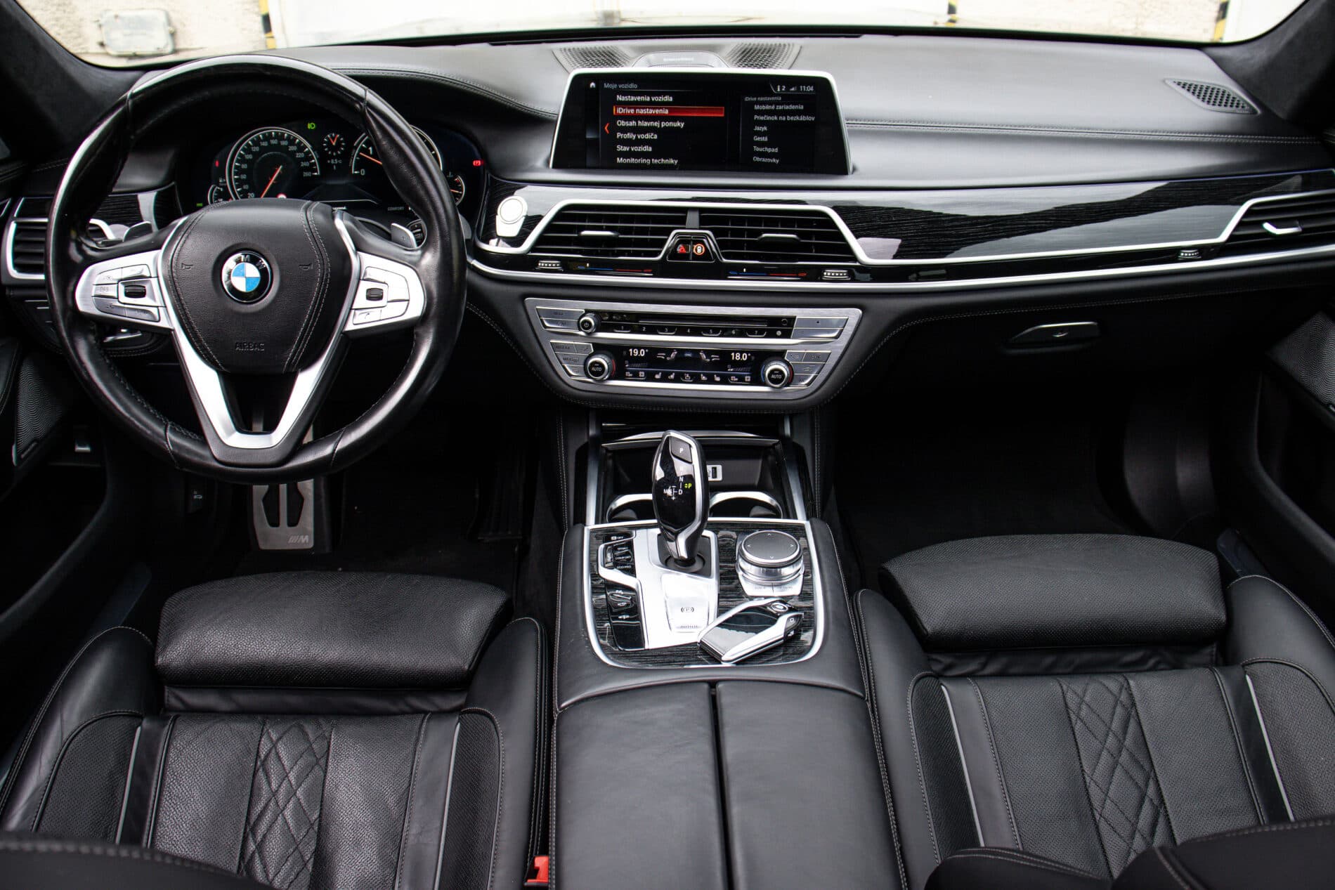 2017 BMW 740d, čierna sedan, 160 013 km