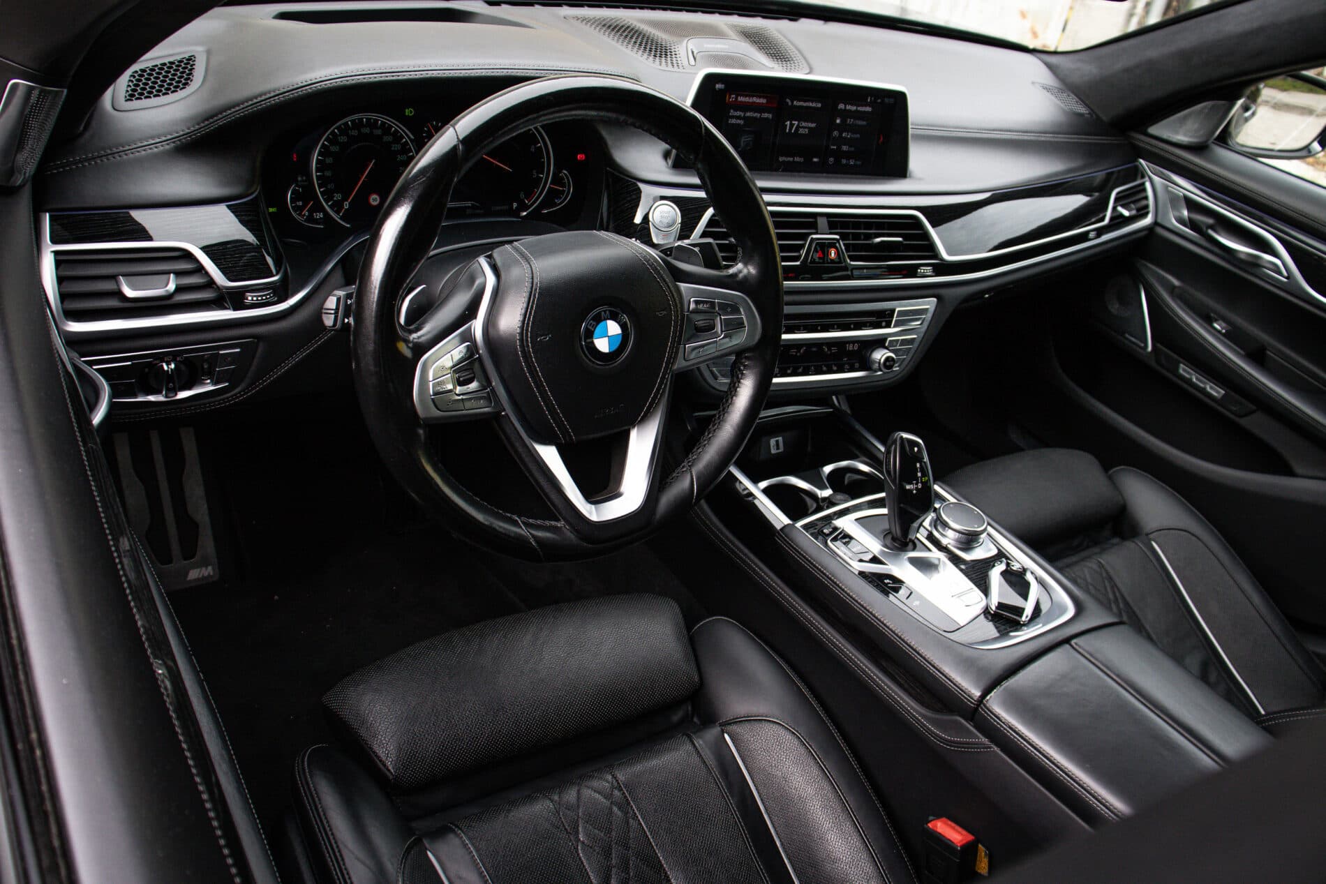 2017 BMW 740d, čierna sedan, 160 013 km