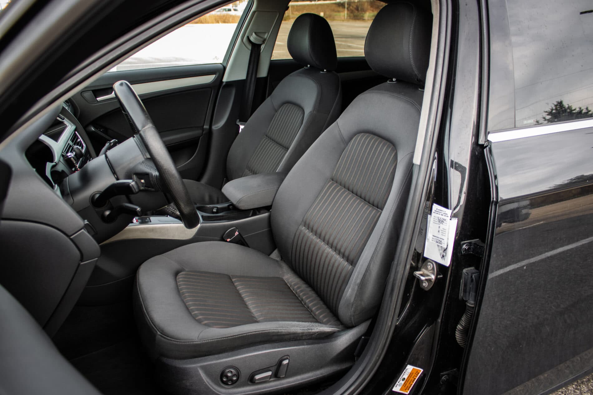 2008 AUDI A4, čierna sedan, 299 650 km