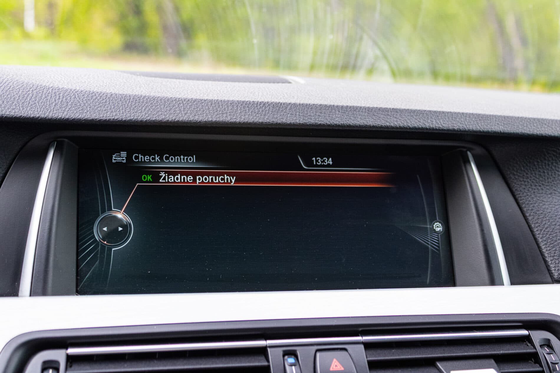 2013 BMW 530d, biela sedan, 300 588 km