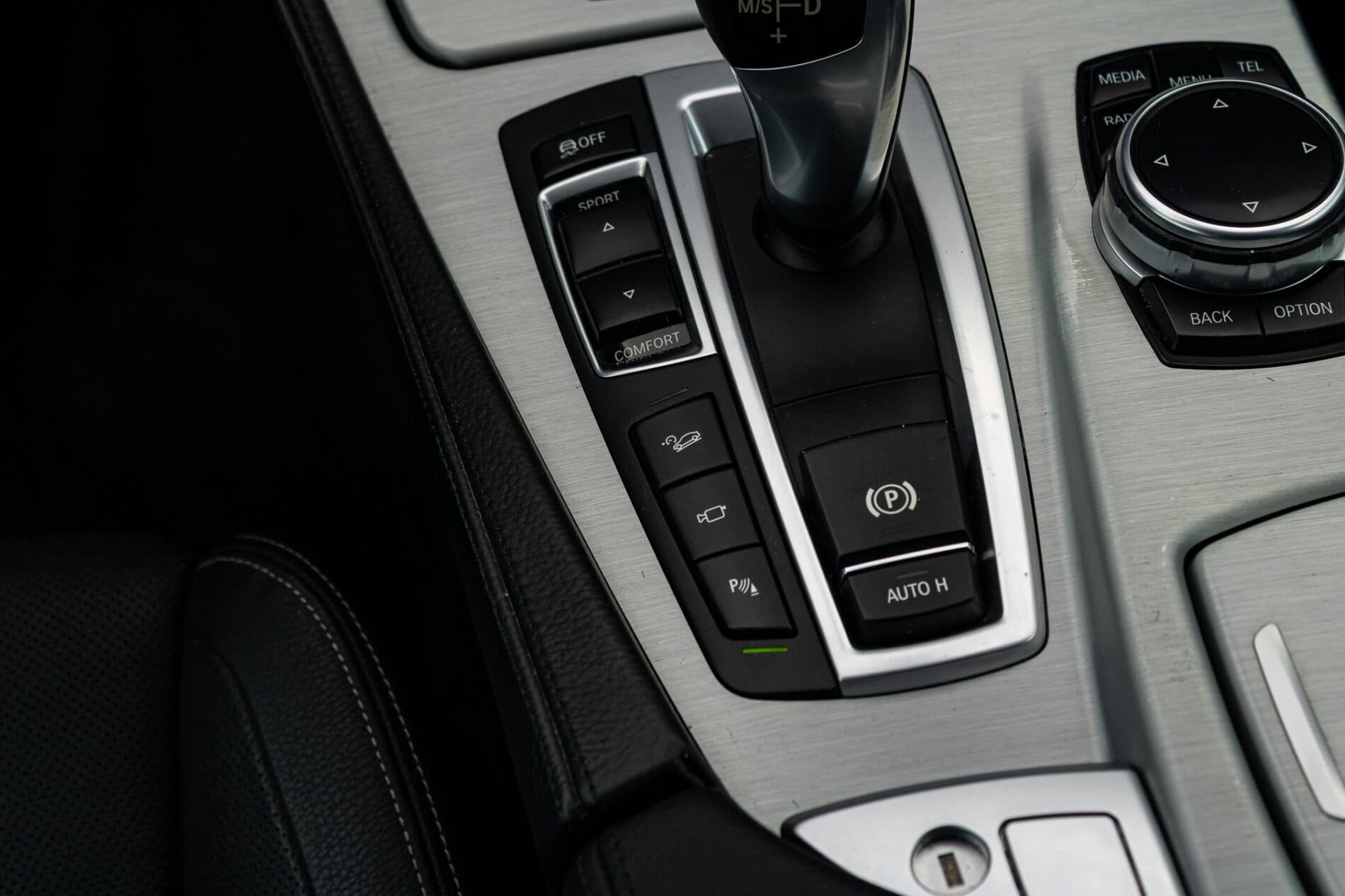 2013 BMW 530d, biela sedan, 300 588 km