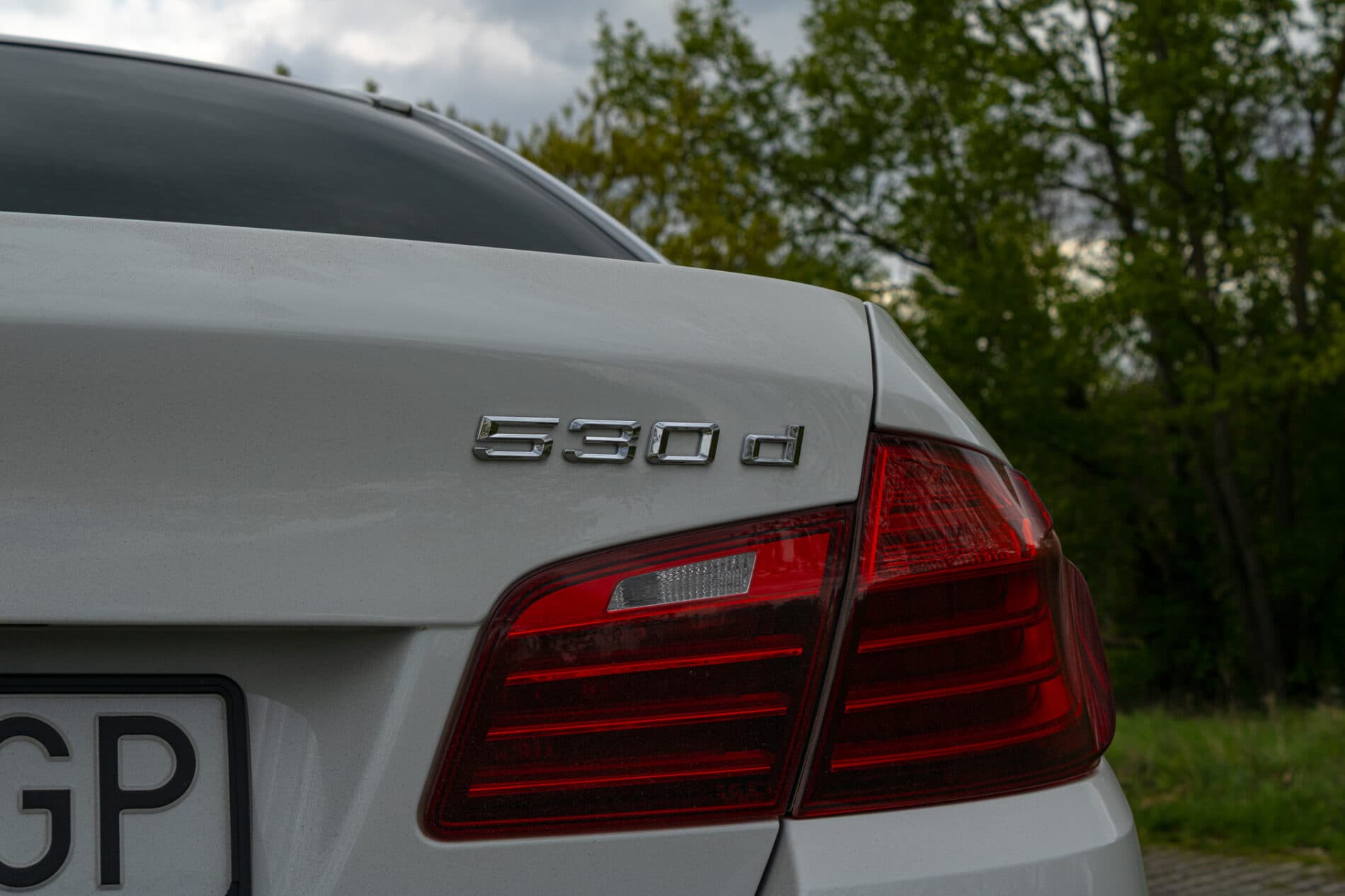 2013 BMW 530d, biela sedan, 300 588 km