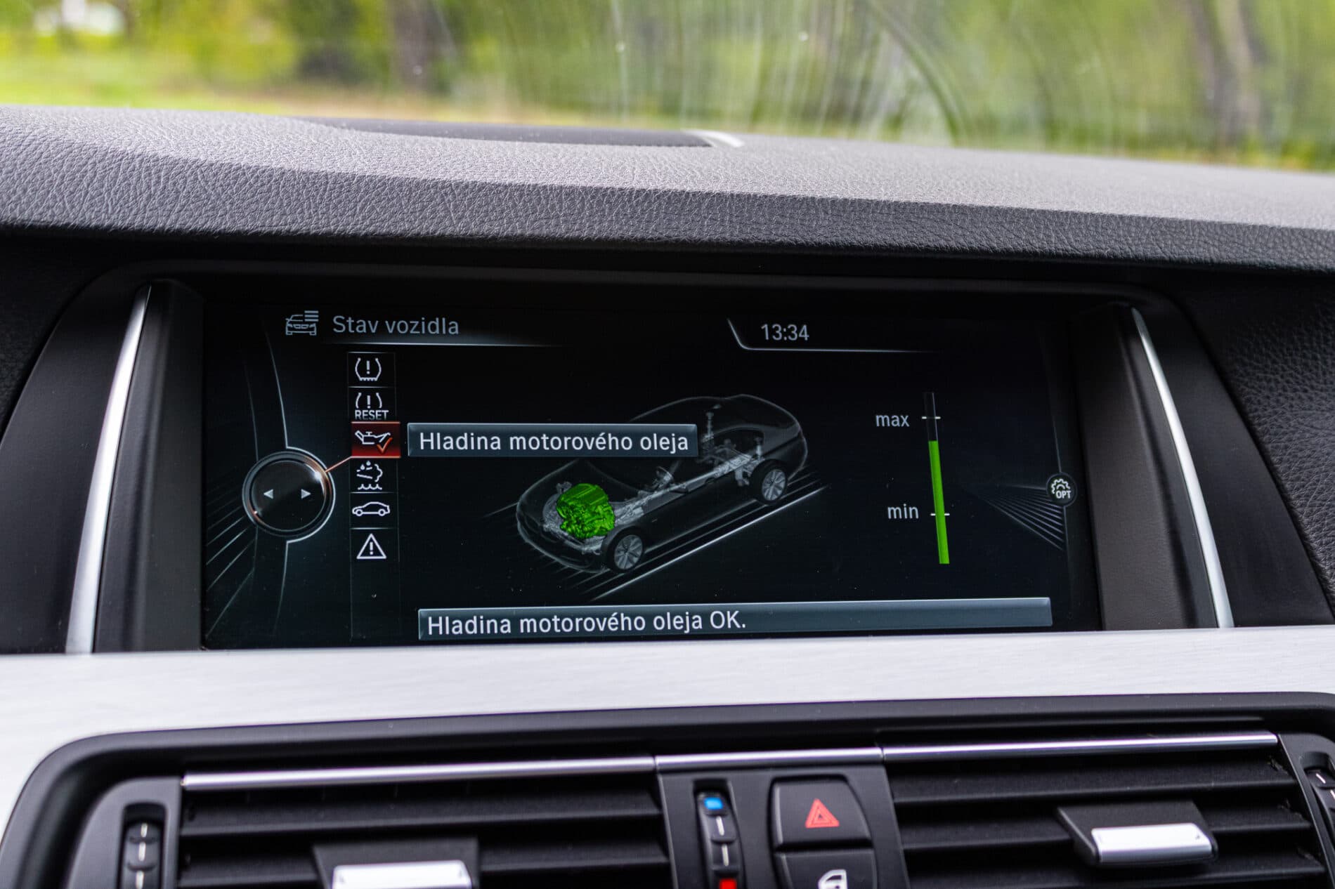 2013 BMW 530d, biela sedan, 300 588 km