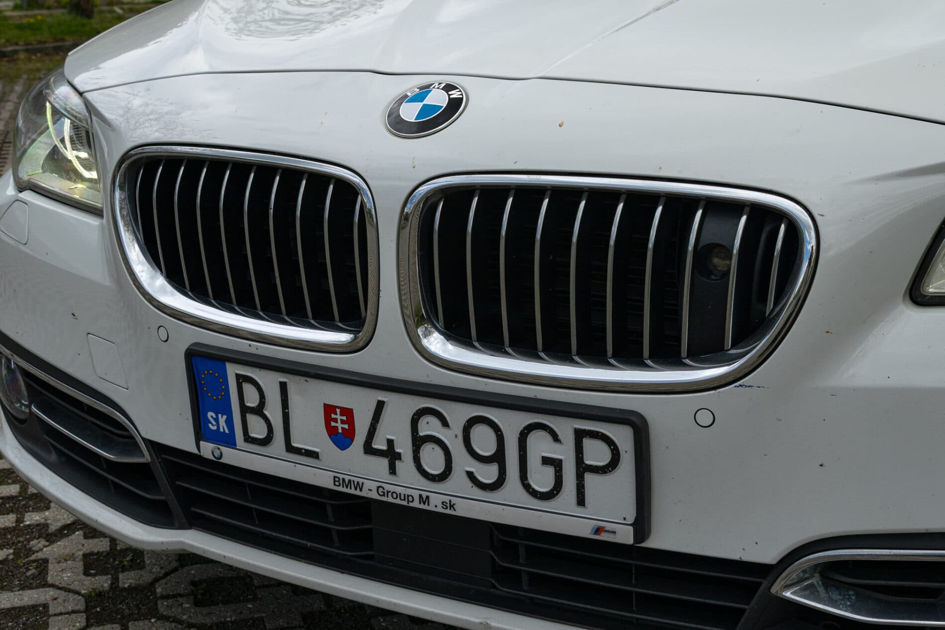 2013 BMW 530d, biela sedan, 300 588 km