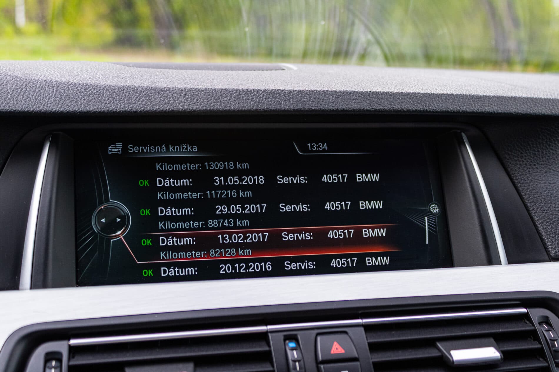 2013 BMW 530d, biela sedan, 300 588 km