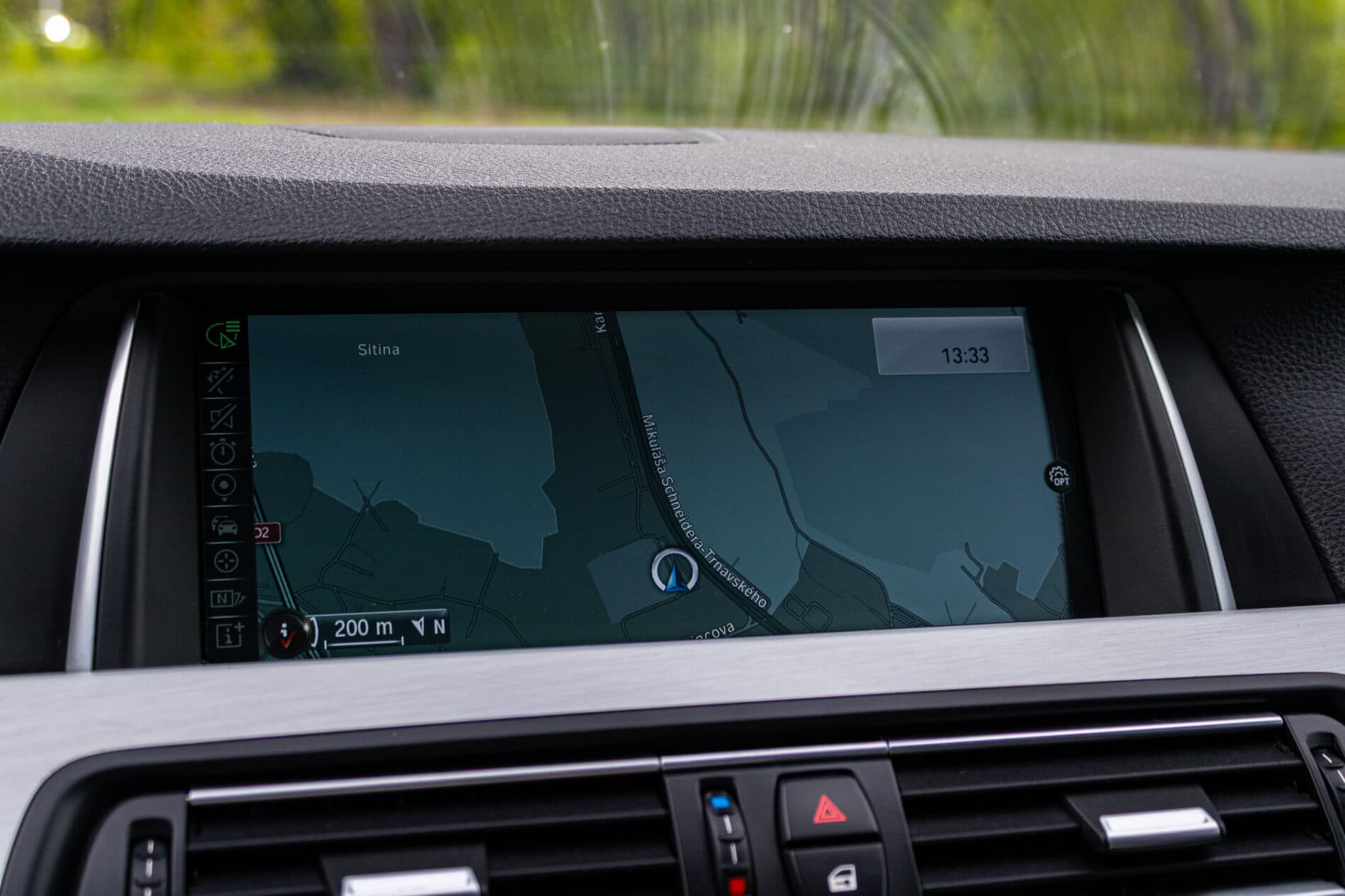 2013 BMW 530d, biela sedan, 300 588 km