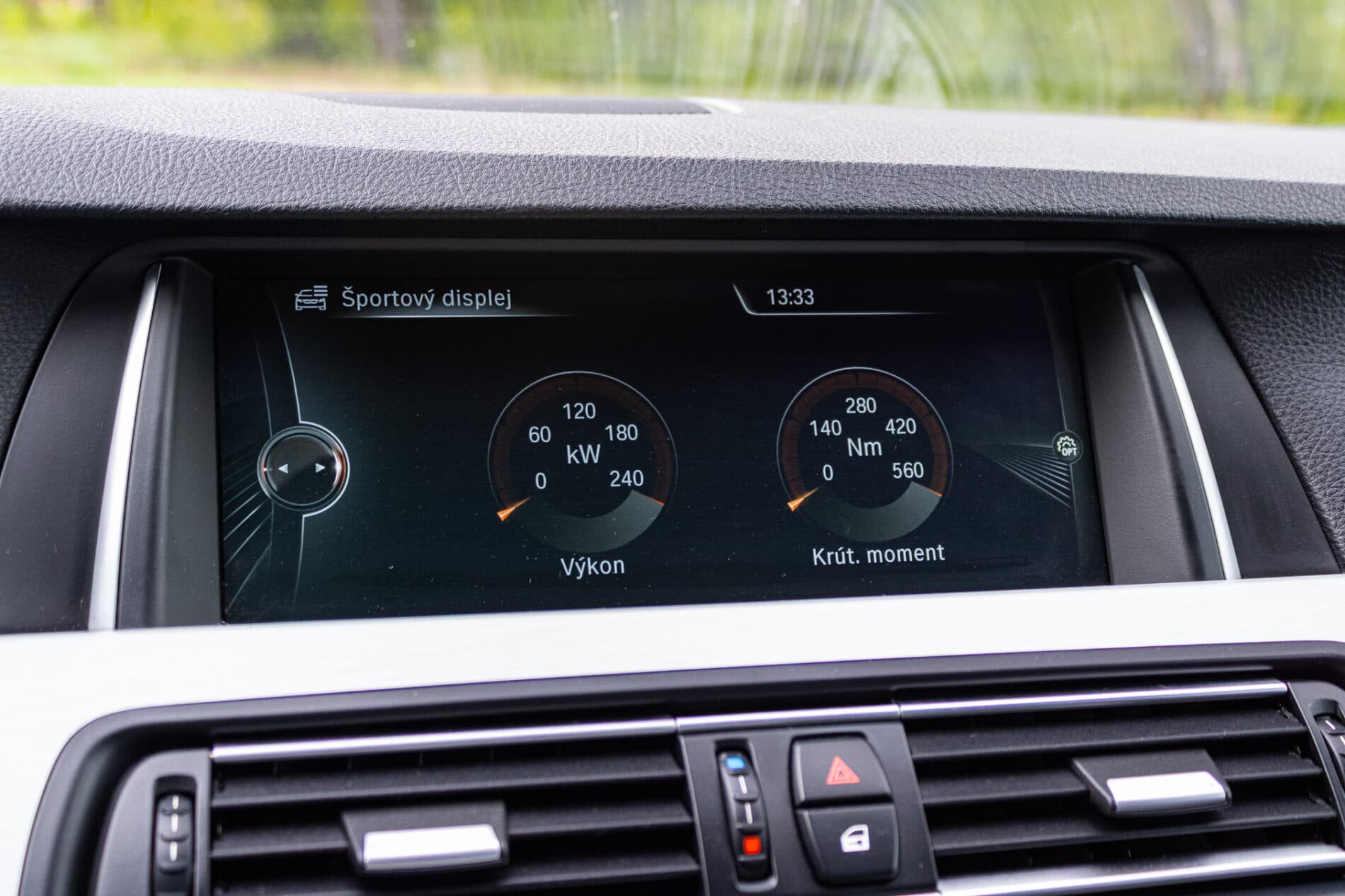 2013 BMW 530d, biela sedan, 300 588 km