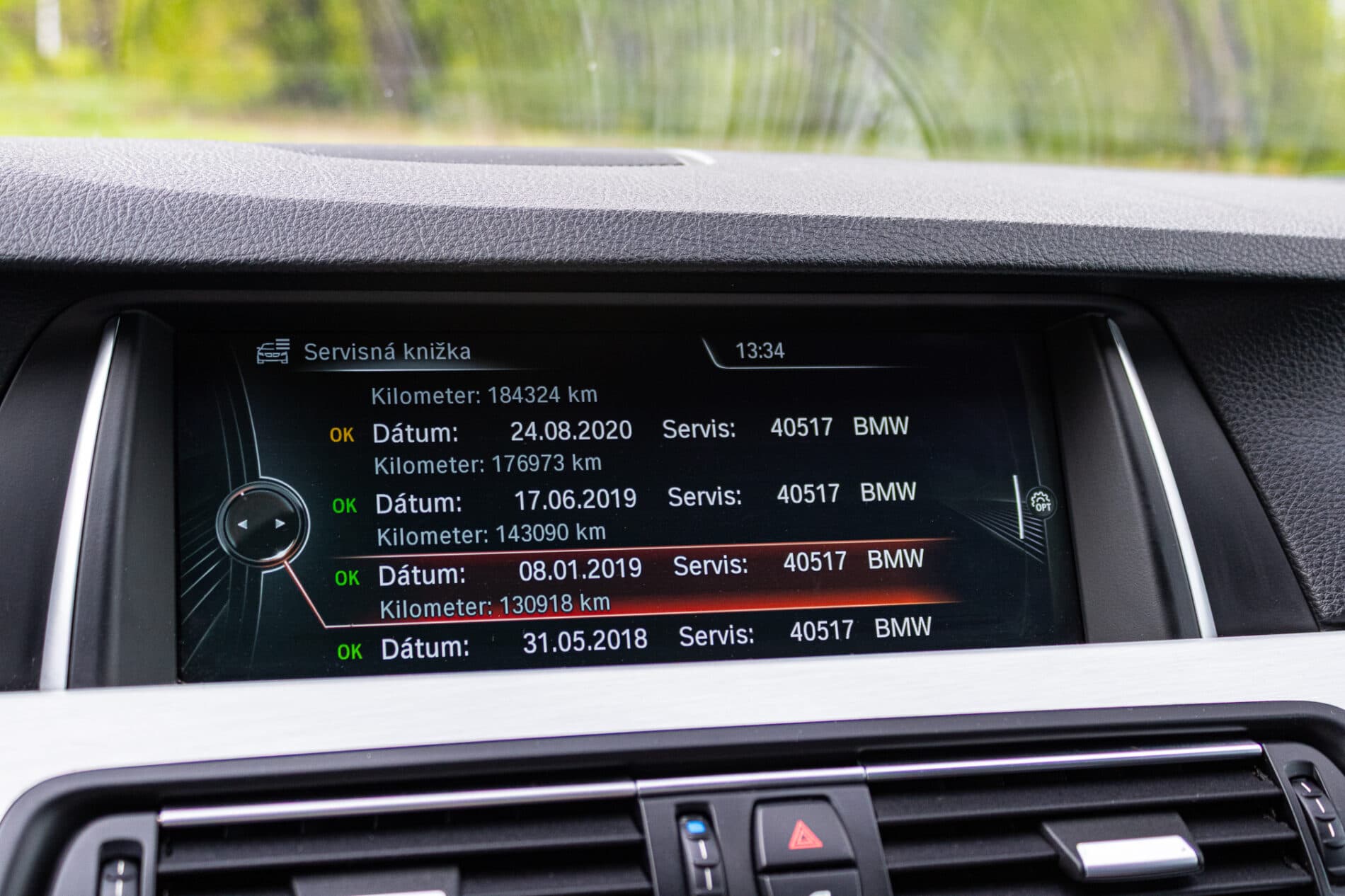 2013 BMW 530d, biela sedan, 300 588 km