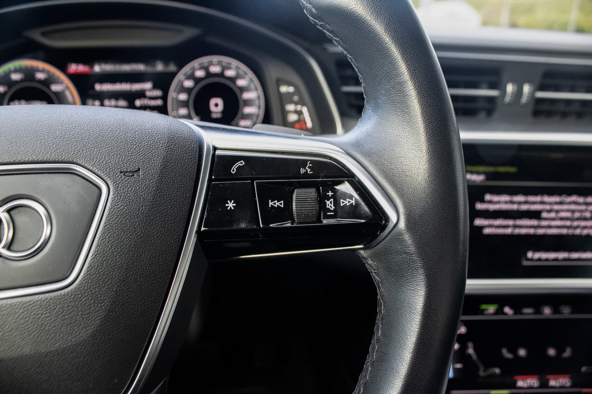 2023 AUDI A6, sivá sedan, 49 750 km
