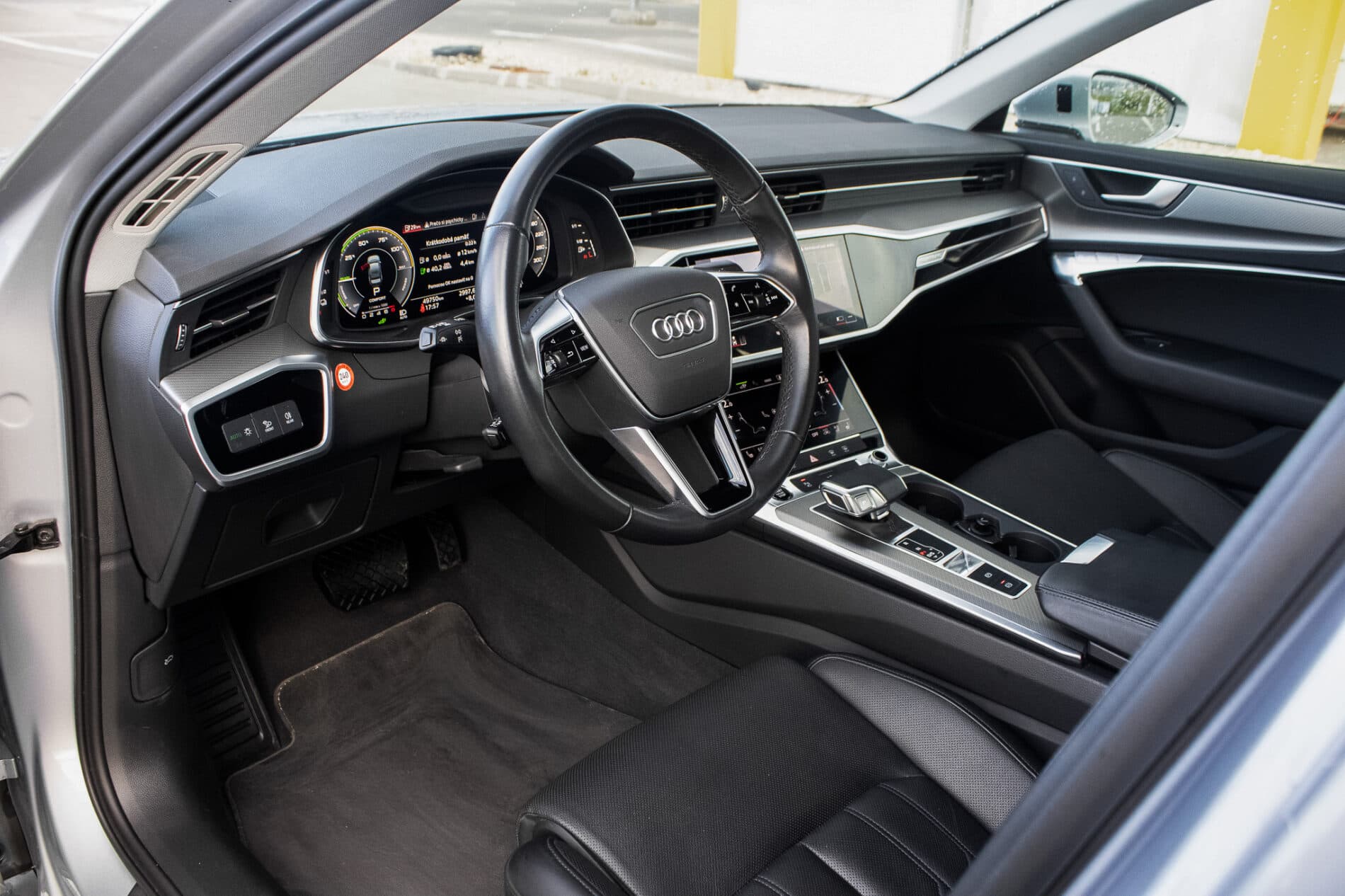 2023 AUDI A6, sivá sedan, 49 750 km
