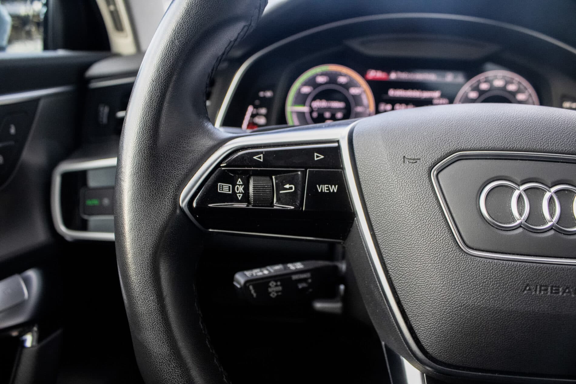 2023 AUDI A6, sivá sedan, 49 750 km