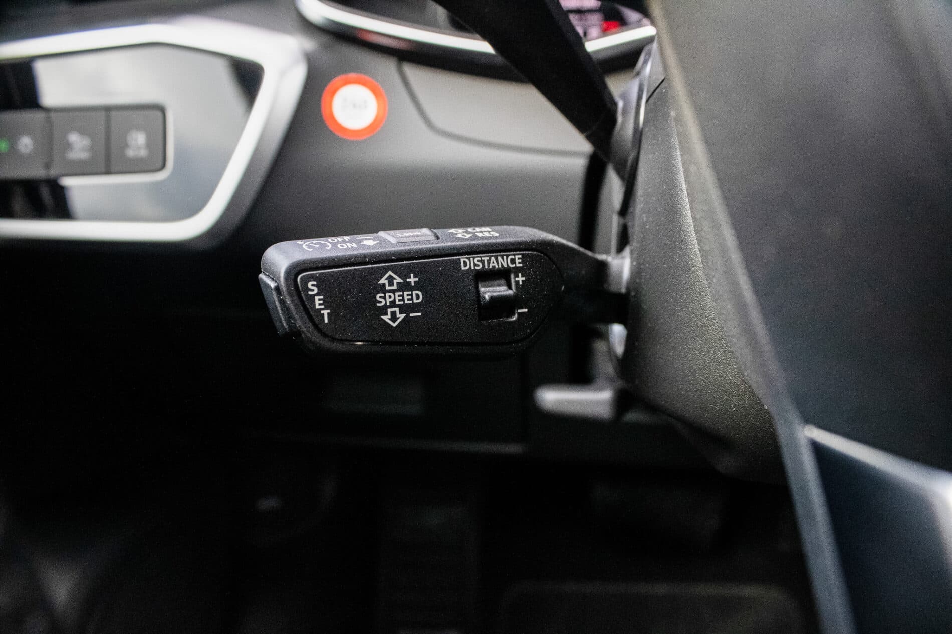 2023 AUDI A6, sivá sedan, 49 750 km