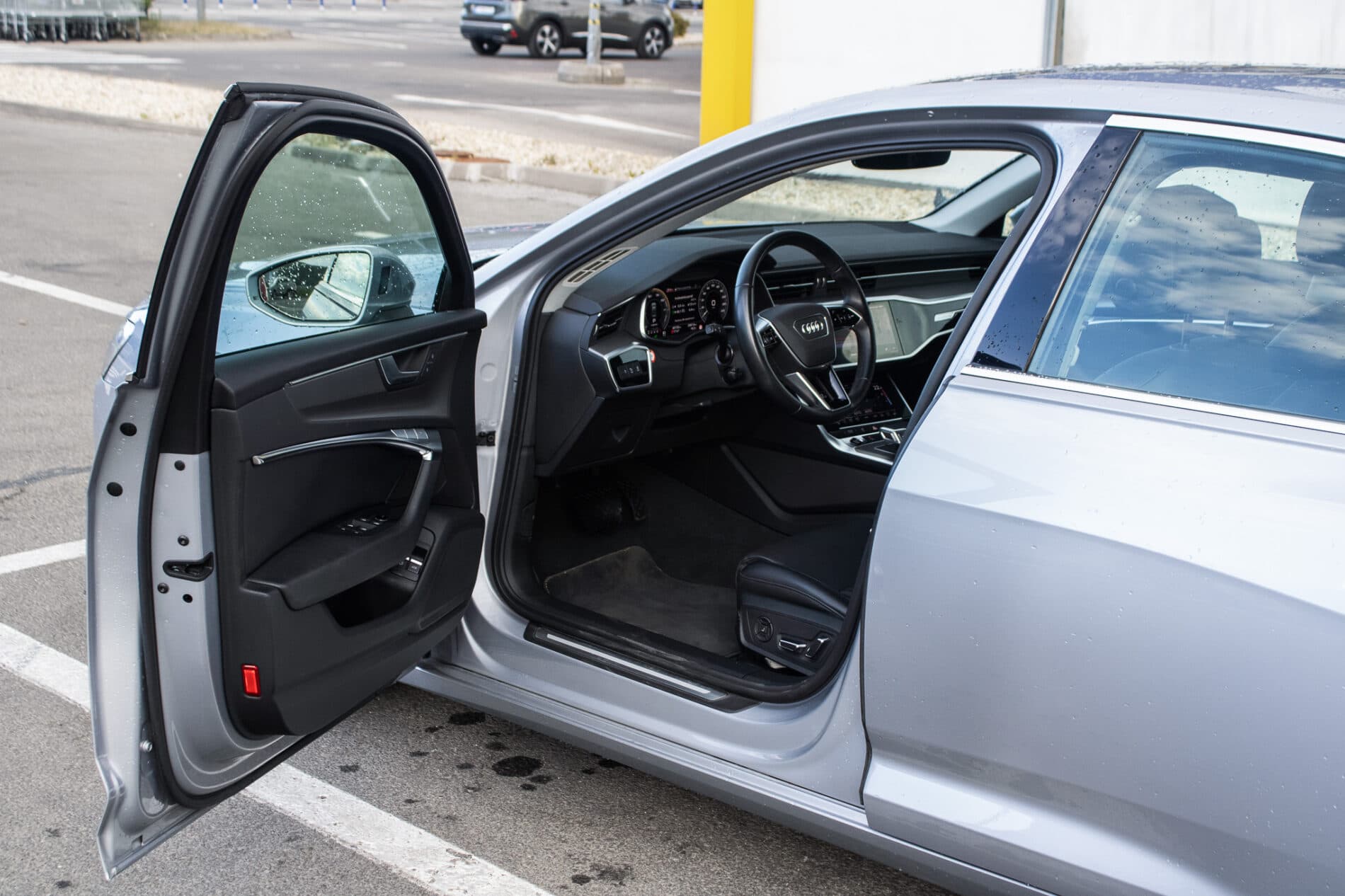 2023 AUDI A6, sivá sedan, 49 750 km