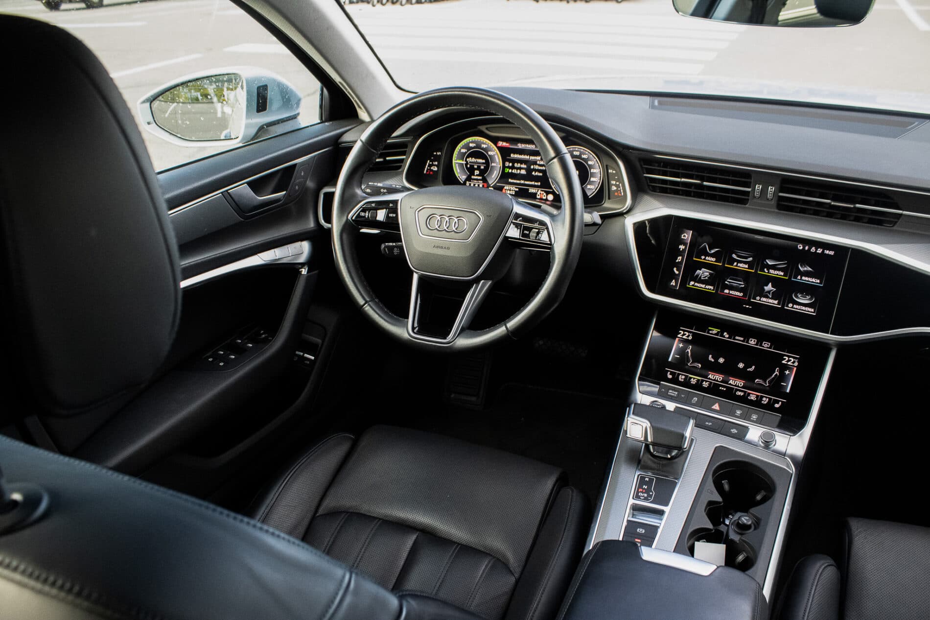 2023 AUDI A6, sivá sedan, 49 750 km