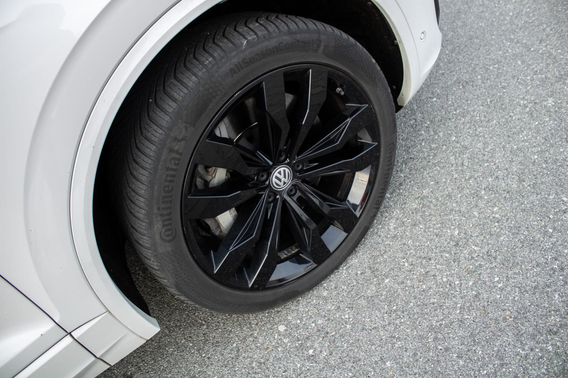 2019 Volkswagen Touareg, biela suv, 136 410 km