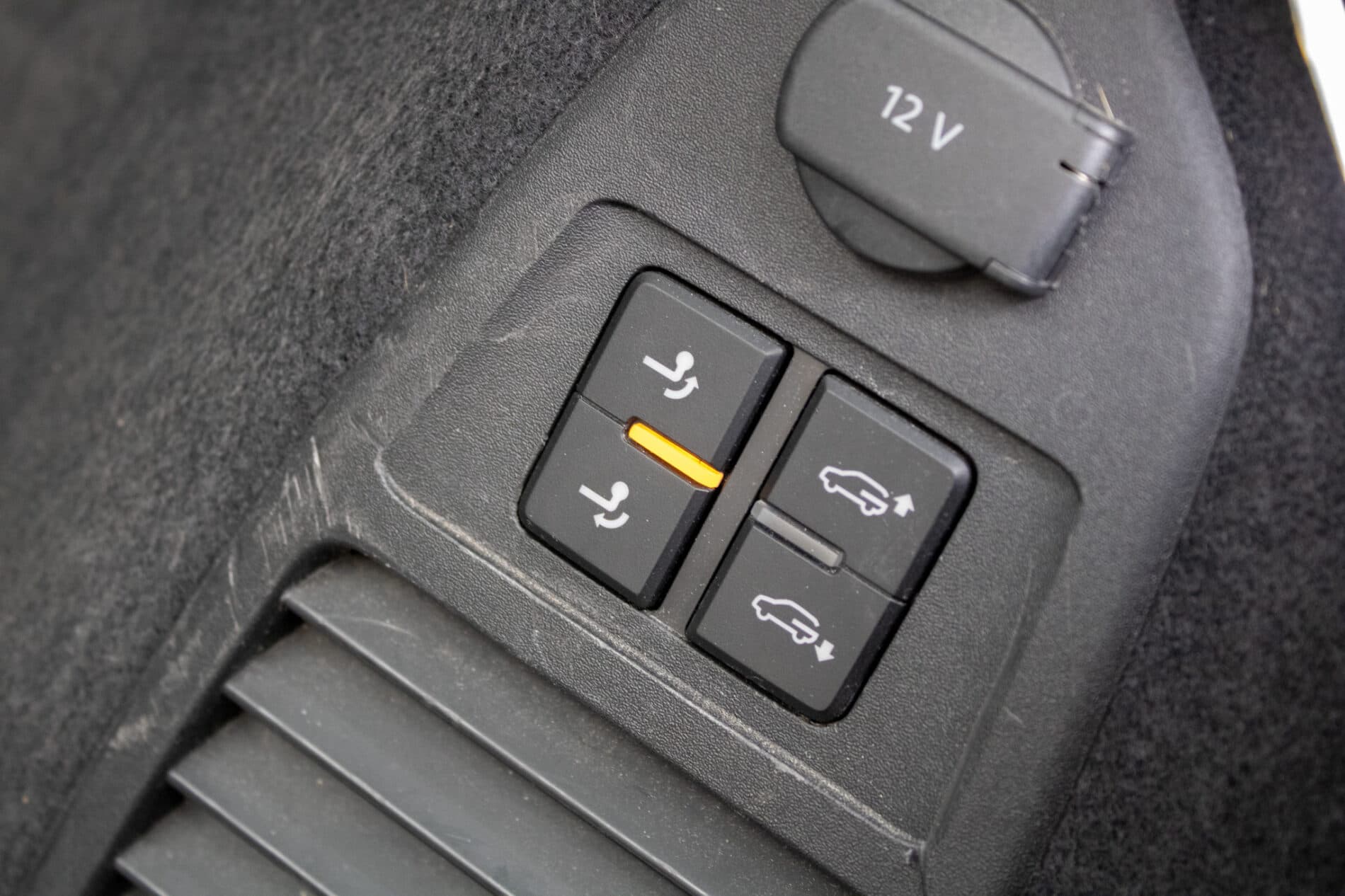 2019 Volkswagen Touareg, biela suv, 136 410 km