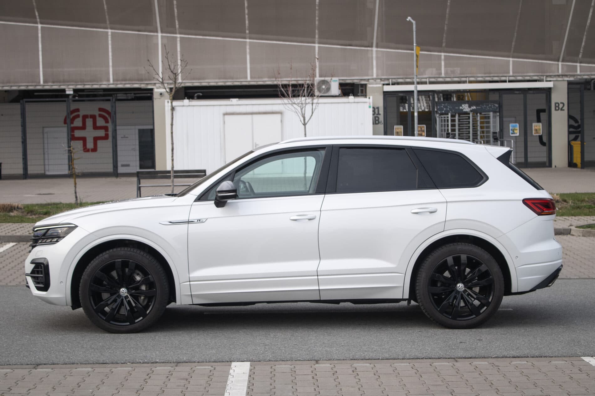 2019 Volkswagen Touareg, biela suv, 136 410 km