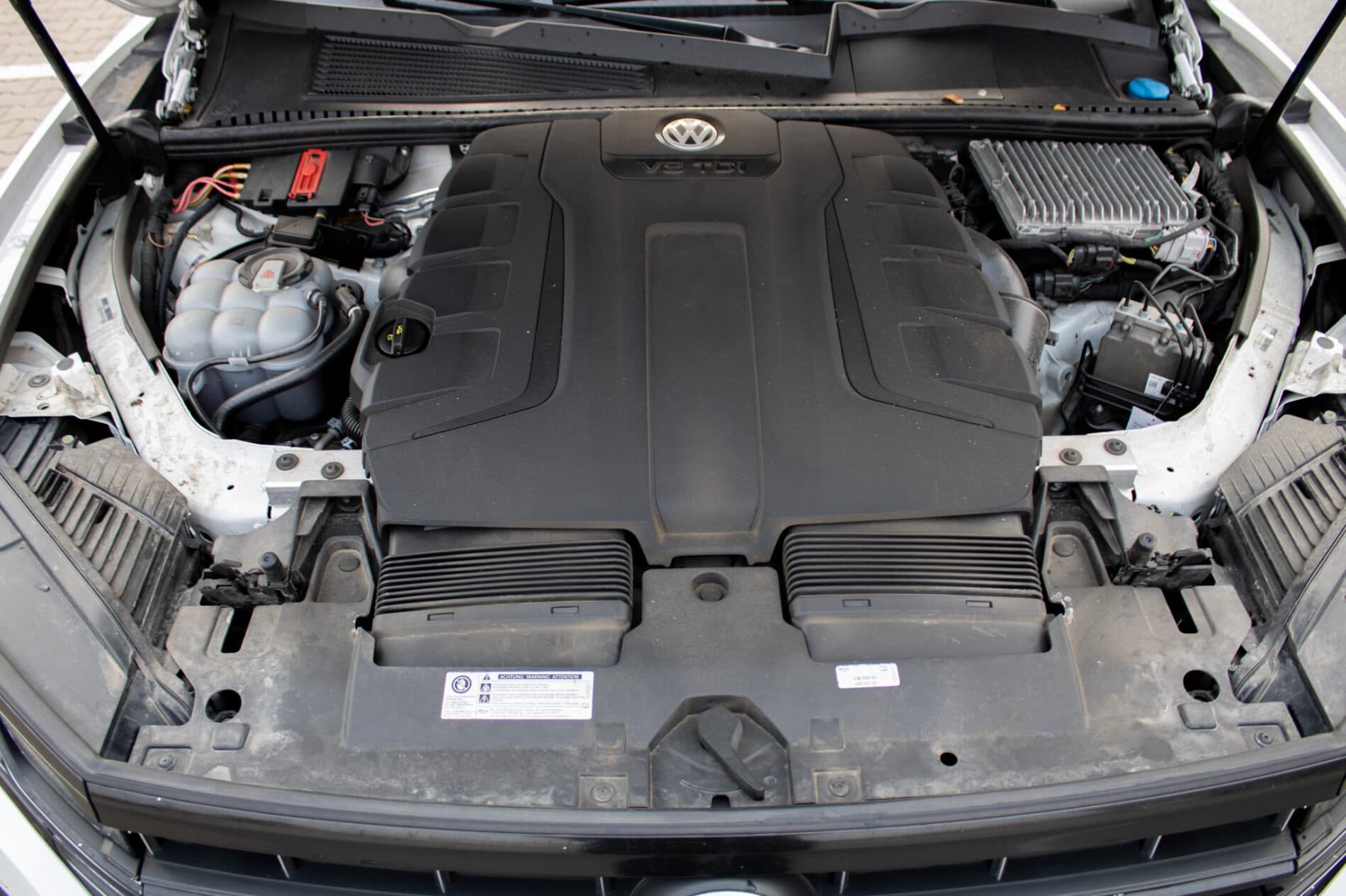 2019 Volkswagen Touareg, biela suv, 136 410 km