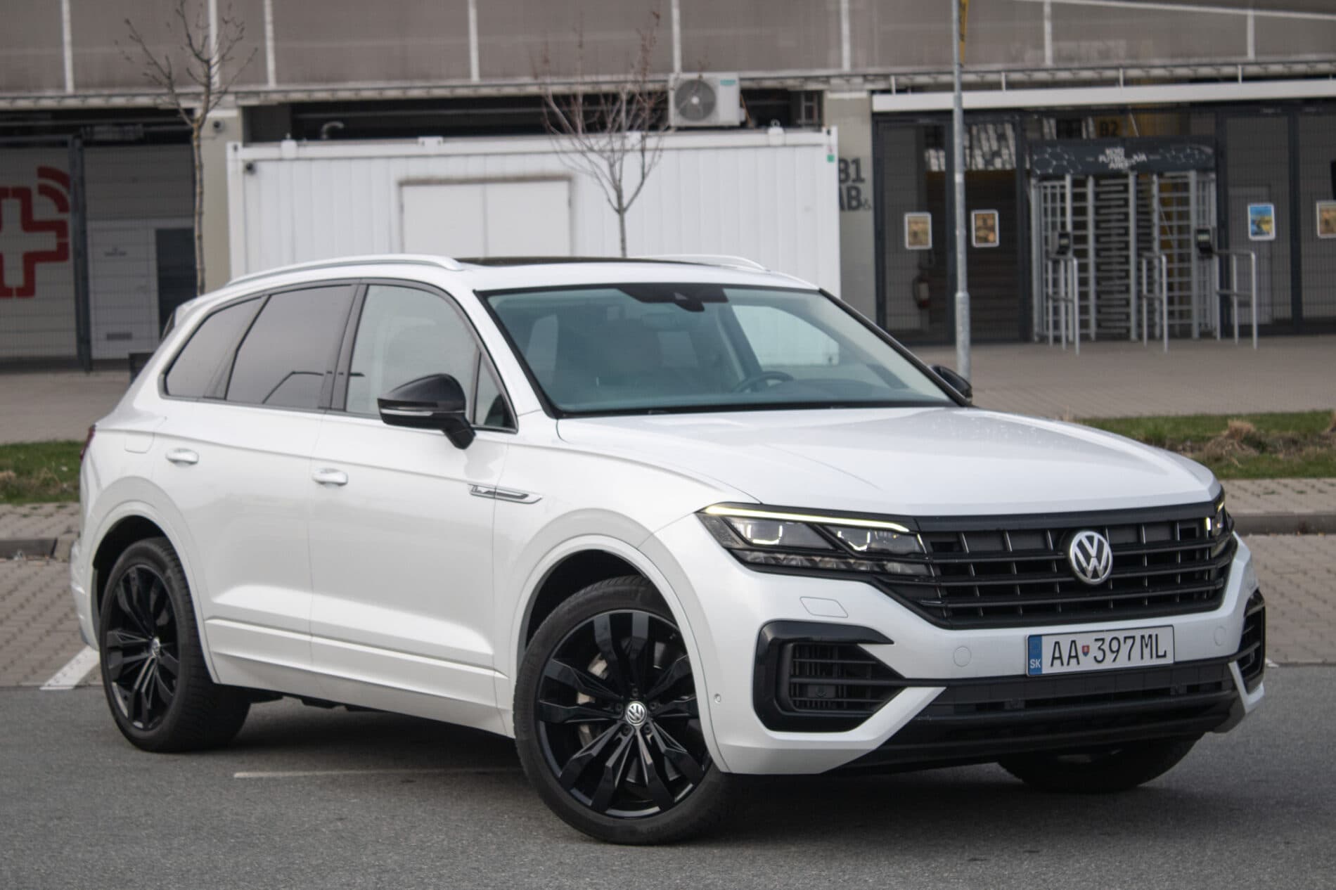 2019 Volkswagen Touareg, biela suv, 136 410 km