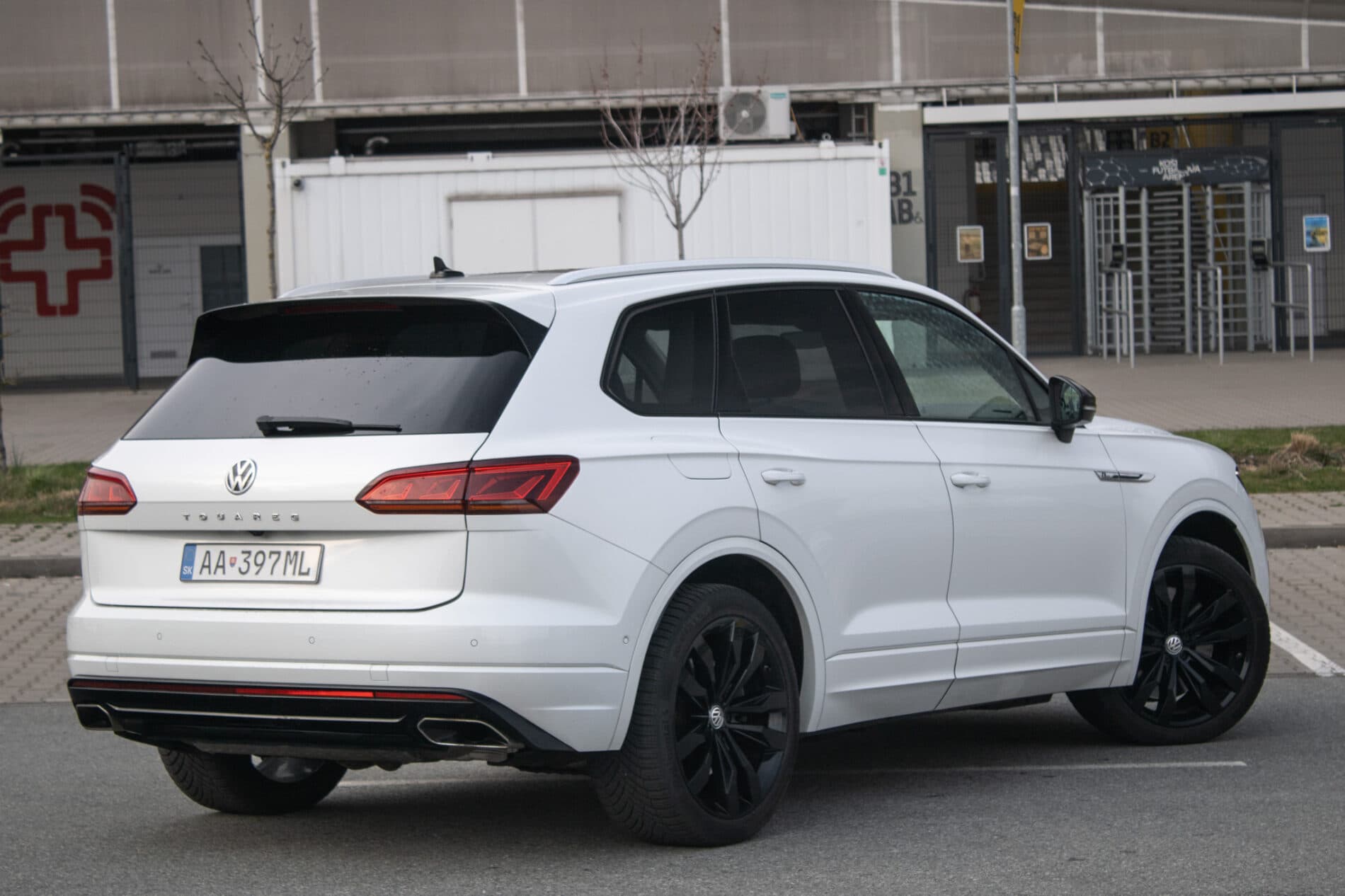 2019 Volkswagen Touareg, biela suv, 136 410 km