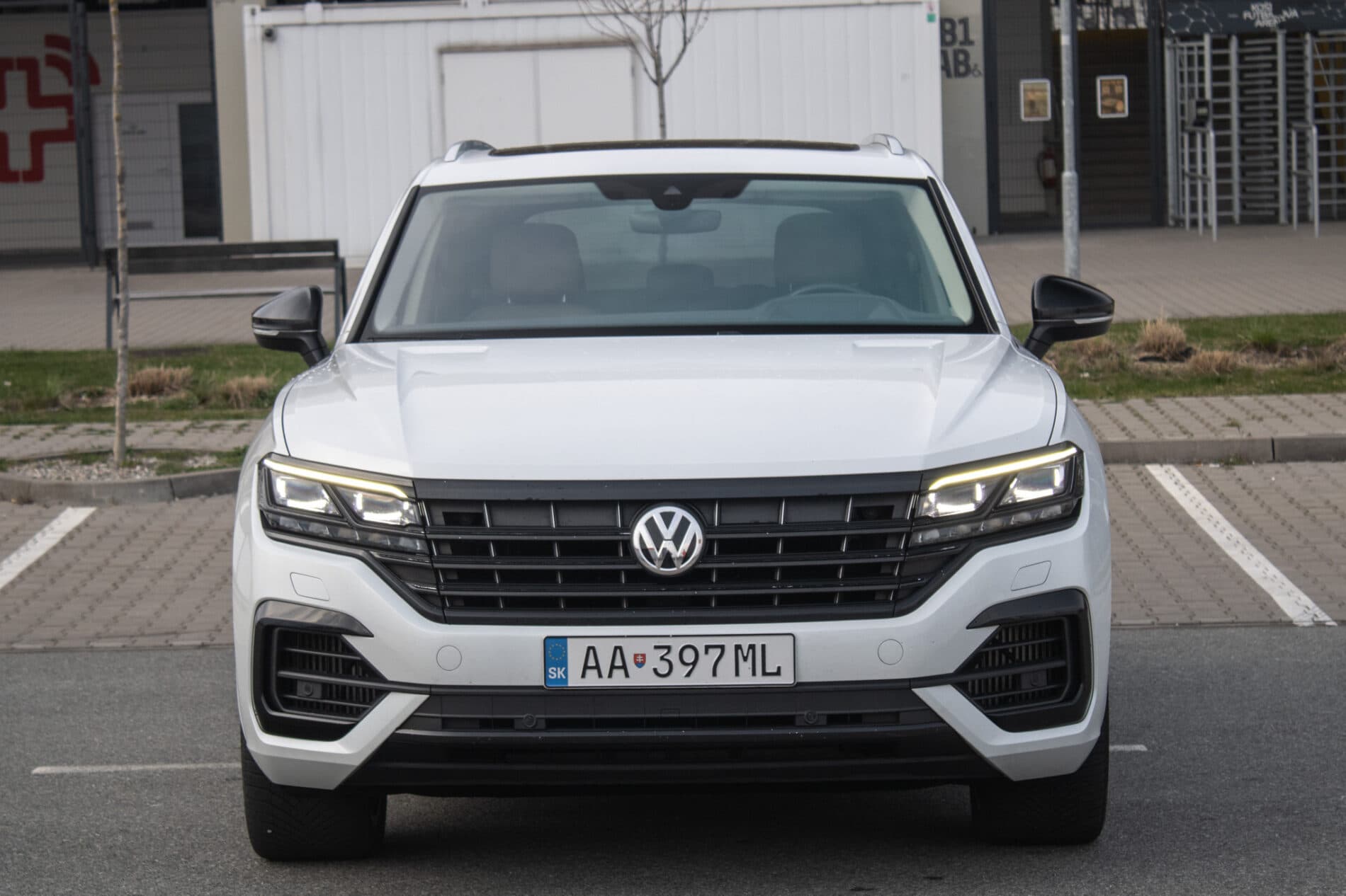 2019 Volkswagen Touareg, biela suv, 136 410 km