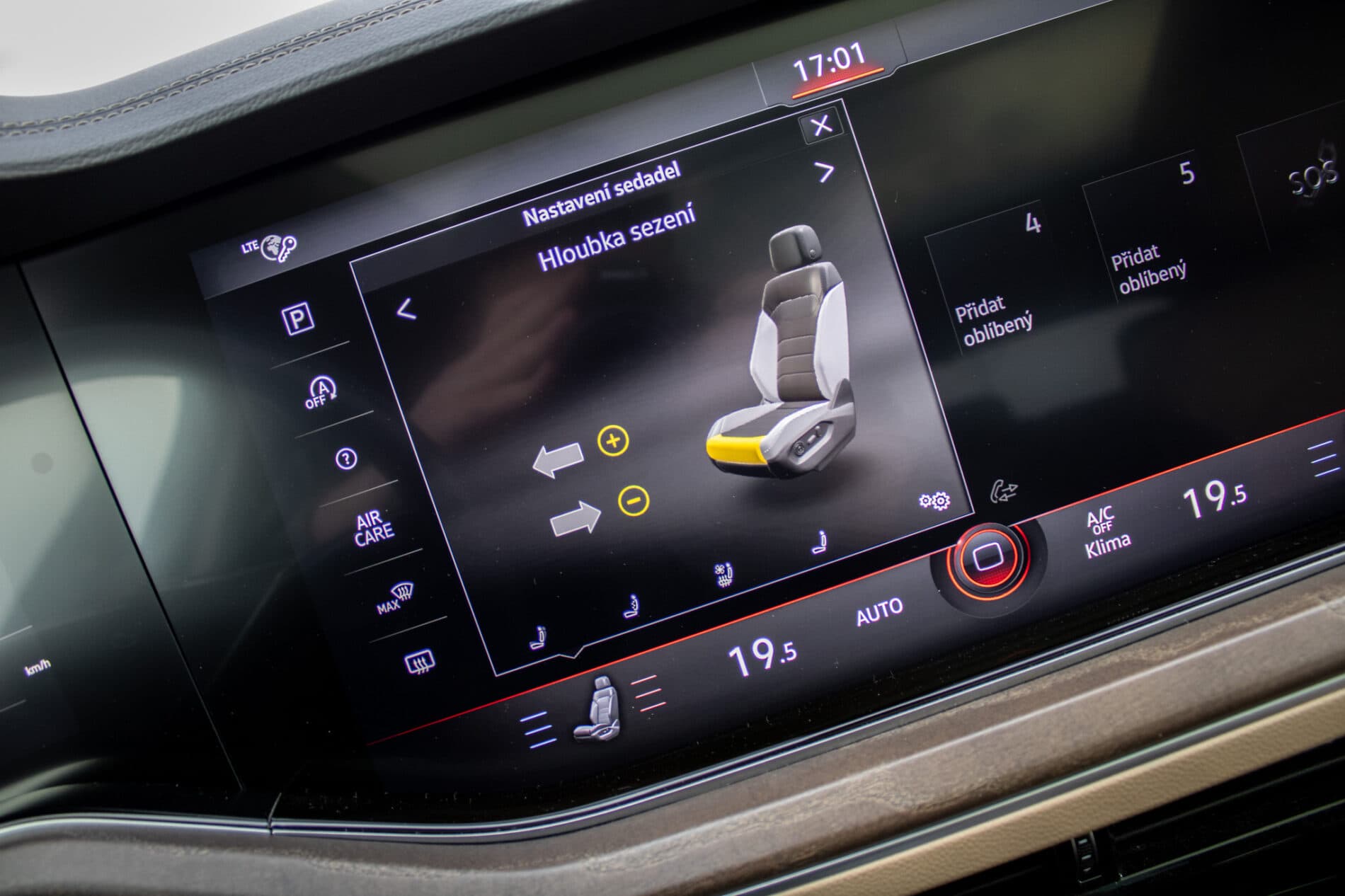 2019 Volkswagen Touareg, biela suv, 136 410 km